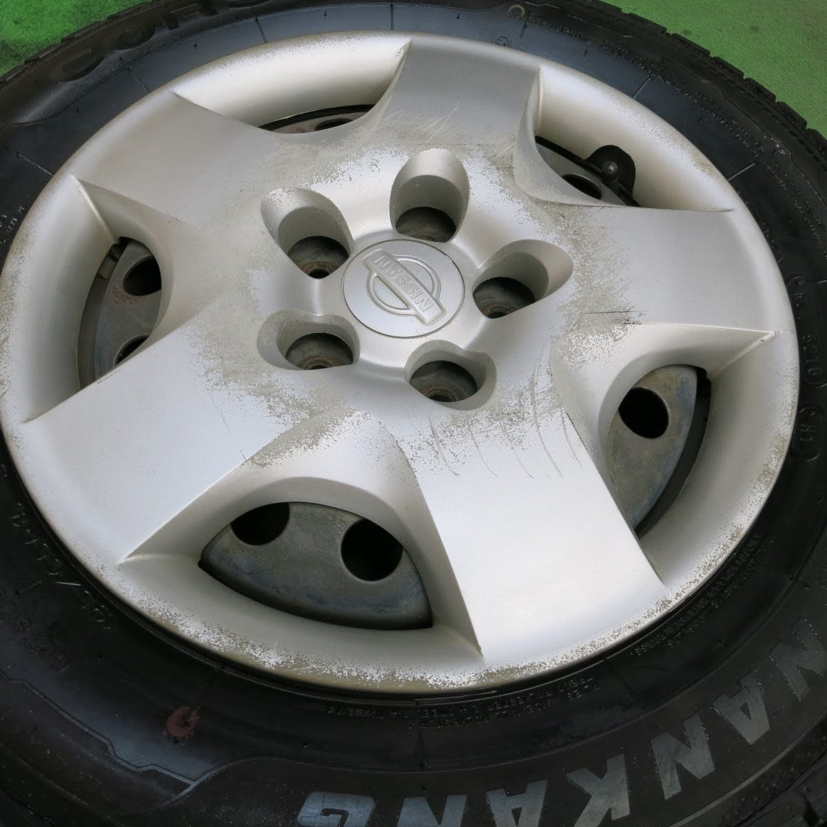 [送料無料]バリ溝！9.5分★日産 セレナ 純正 スチール 195/65R15 スタッドレス ナンカン CORSAFA 15インチ PCD114.3/5H★3100915イス