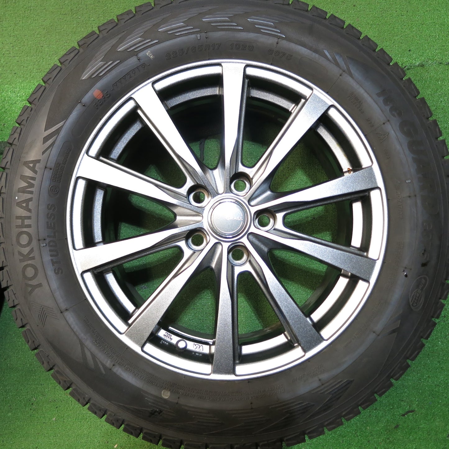 [送料無料]バリ溝！19年！キレイ！8.5分★スタッドレス 225/65R17 ヨコハマ アイスガード G075 GRASS グラス 17インチ PCD114.3/5H★3061310Hス