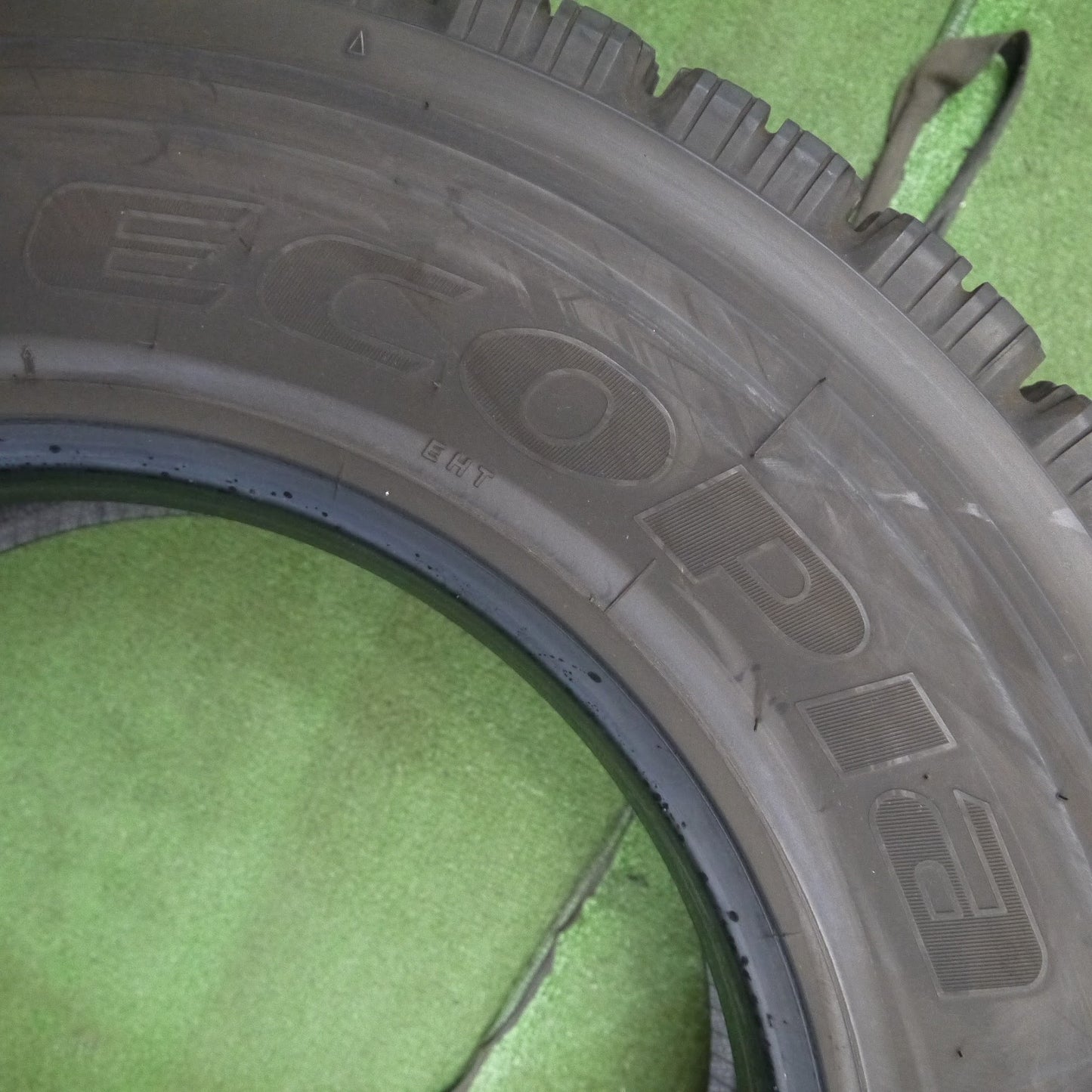 [送料無料]バリ溝！22年！9分★トラック タイヤ 265/70R19.5 140/138J スタッドレス ブリヂストン エコピア W911Ⅱ 19.5インチ★3041103クスタ
