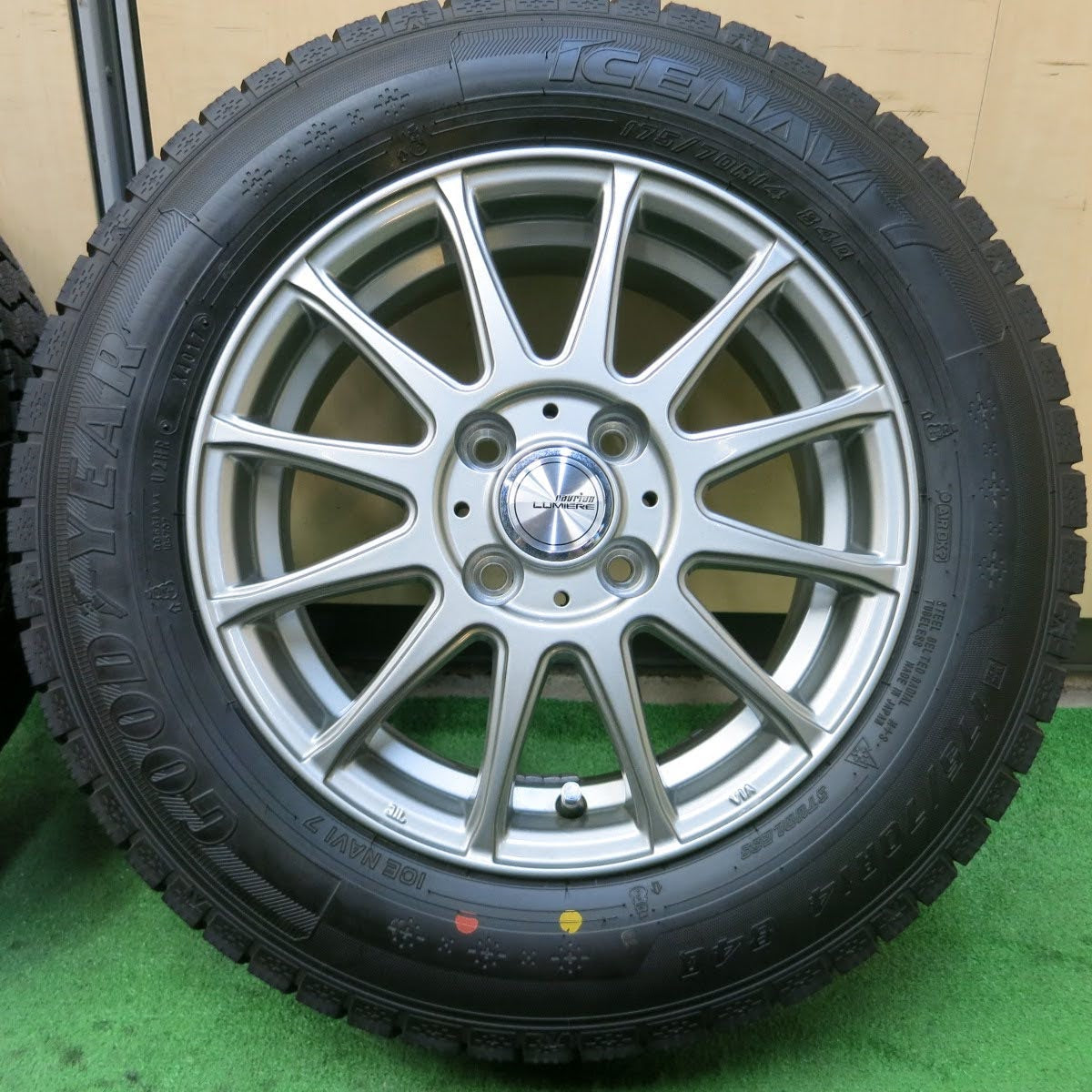 普通車 ホイール 175/70R14 ravrion スタッドレスタイヤ付き 普通車 ホイール 175/70R14 ravrion スタッドレスタイヤ付き