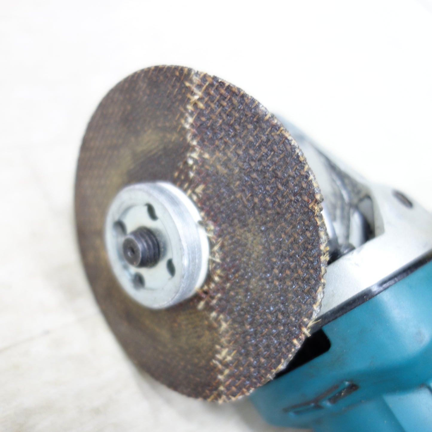 [送料無料] ◆makita マキタ 100mm ディスクグラインダ 9533B 電動工具 研磨機 100V◆