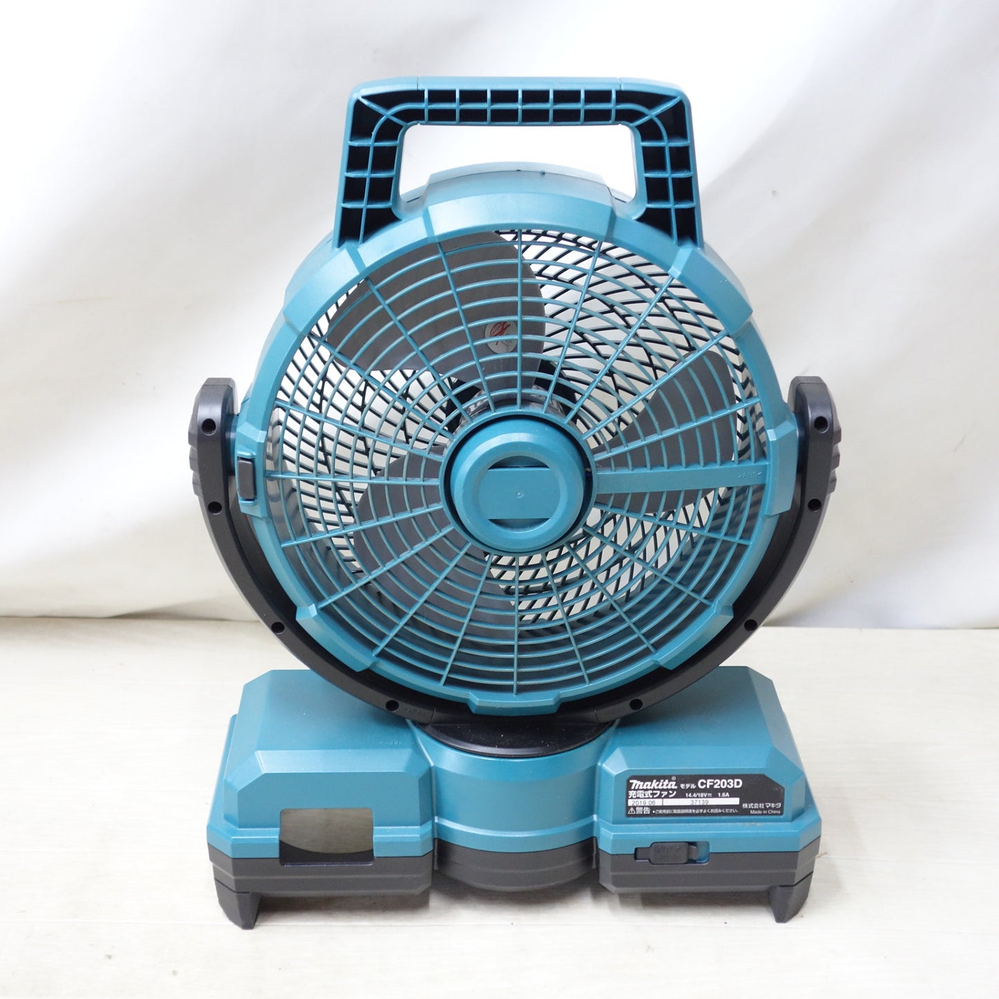 [送料無料] キレイ◆makita マキタ 充電式ファン CF203D 14.4V/18V 送風機 扇風機 ACアダプタ付き◆