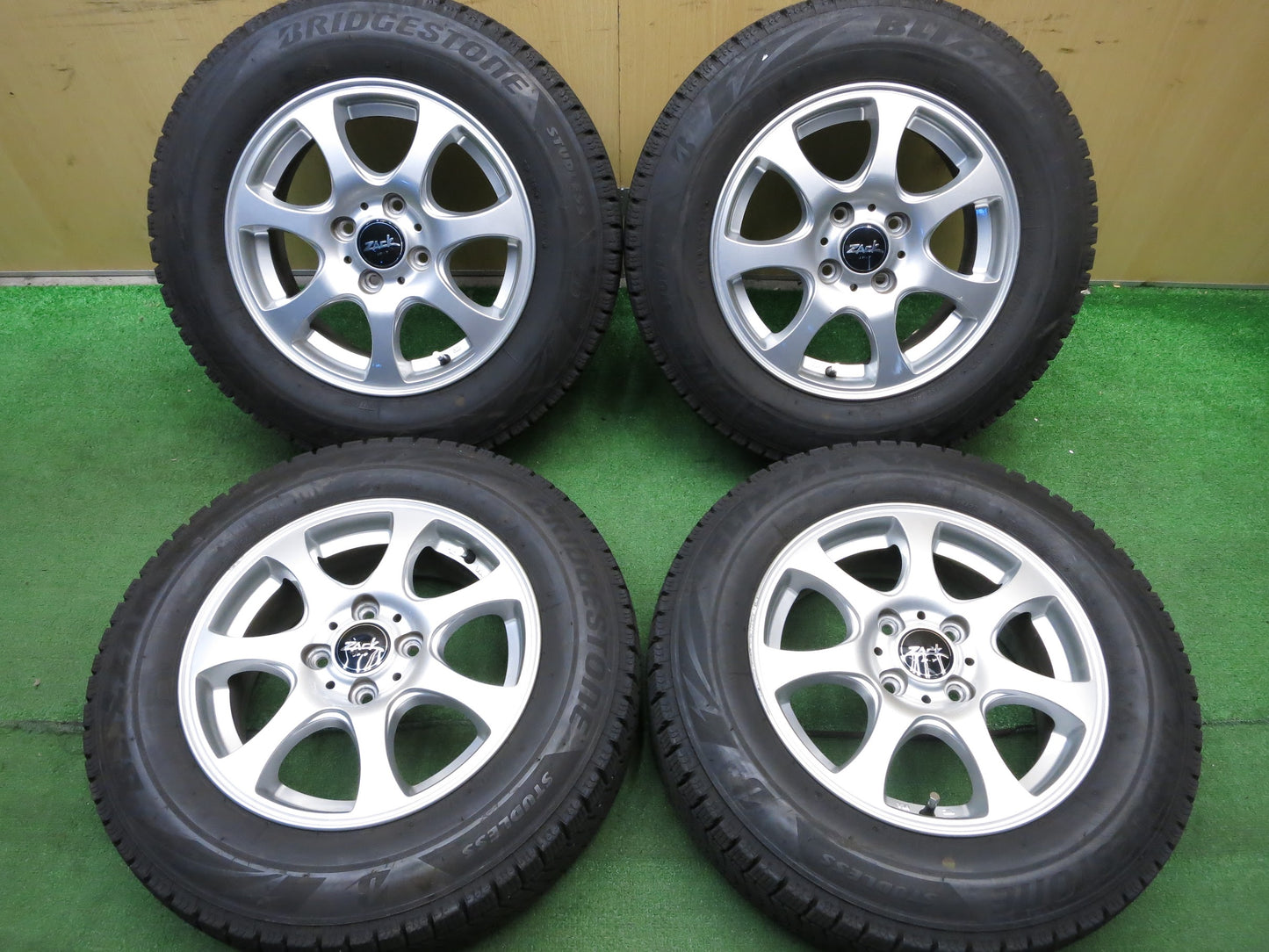 [送料無料]バリ溝！20年！8.5分★スタッドレス 175/70R14 ブリヂストン ブリザック VRX2 ZACK JP-7 ザック 14インチ PCD100/4H★2112103Hス