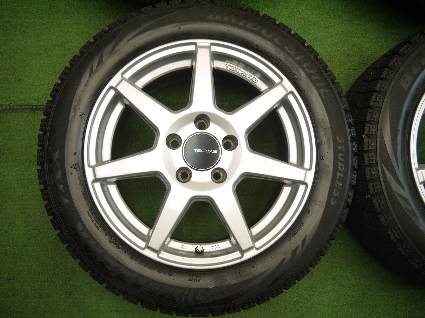[送料無料]バリ溝！20年！ほぼ10分★ワーゲン ベンツ 等 TECMAG 205/55R16 スタッドレス ブリヂストン ブリザック VRX テクマグ PCD112/5H★2092103アス