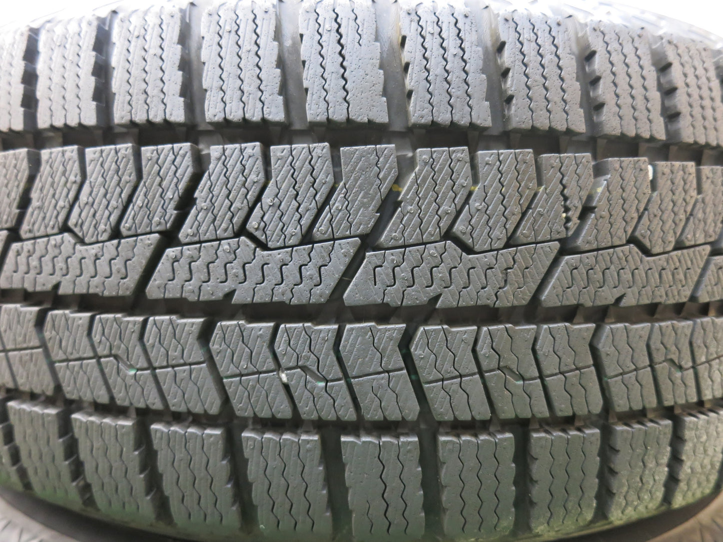 [送料無料]バリ溝！20年！キレイ！ほぼ10分★スタッドレス 185/60R15 トーヨー オブザーブ GIZ2 SIBILLA NEXT W5 シビラ 15インチ PCD100/5H★3020407ヒス