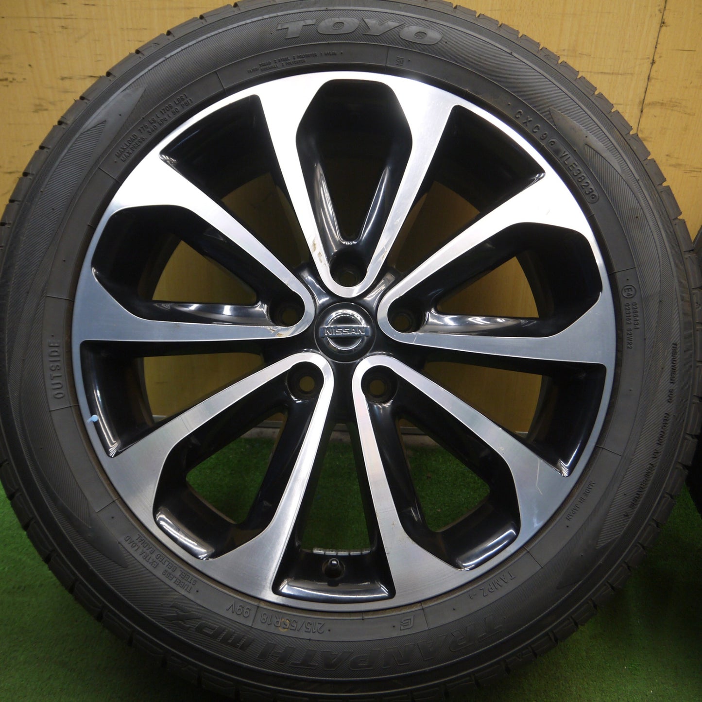 *送料無料* 超バリ溝！23年！ほぼ10分★日産 デュアリス 純正 215/55R18 トーヨー トランパス MPZ 18インチ PCD114.3/5H★4022705Hノ