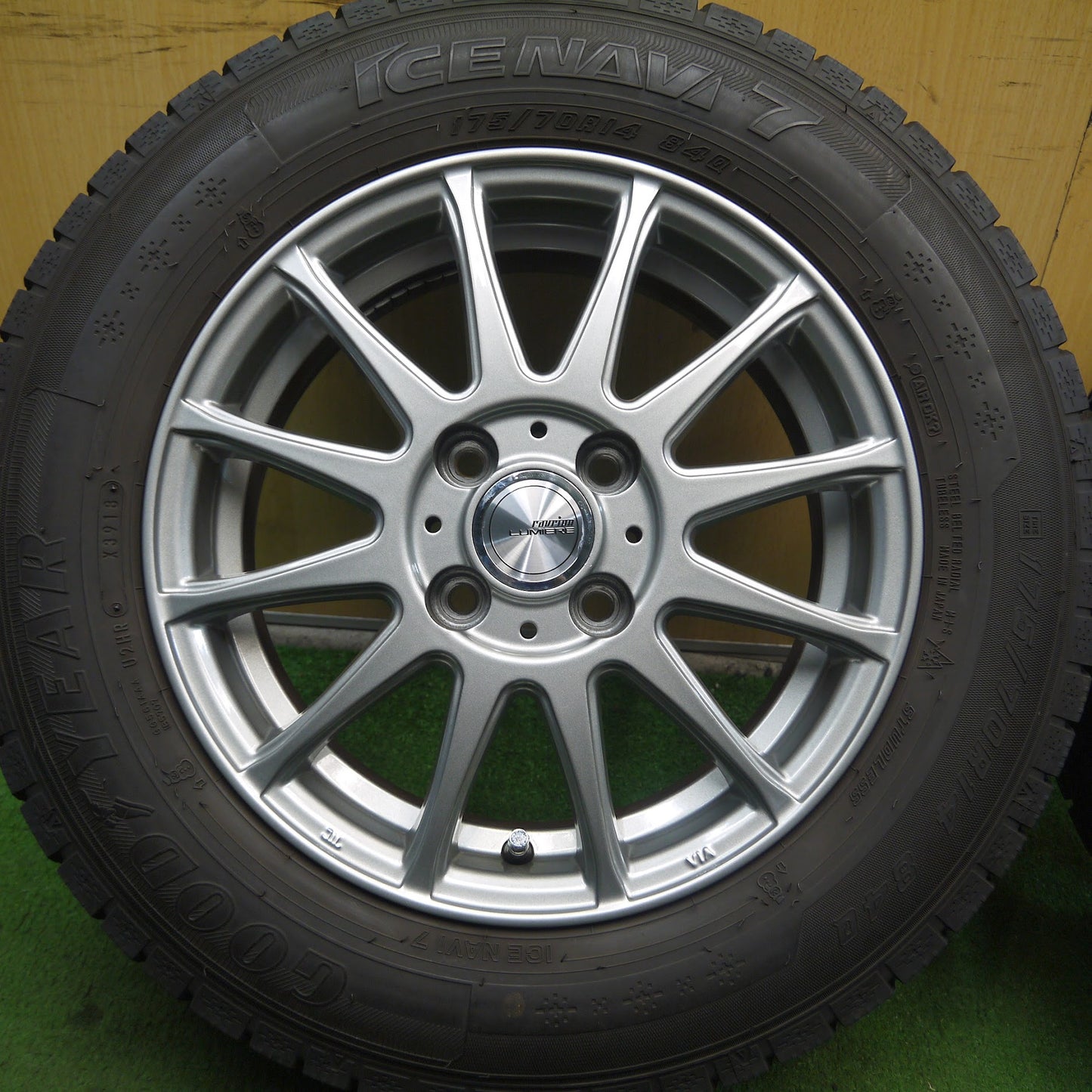[送料無料]バリ溝！キレイ！8.5分★スタッドレス 175/70R14 グッドイヤー アイスナビ7 ravrion LUMIERE ラブリオン 14インチ PCD100/4H★3062807Hス