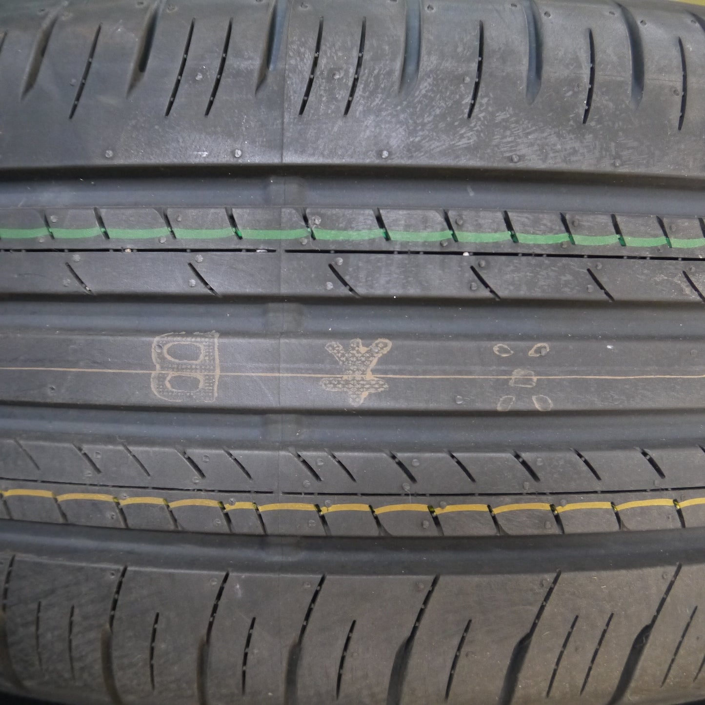 *送料無料*新車外し！23年★225/60R18 ダンロップ グラントレック PT30 タイヤ 18インチ ハリアー RAV4 等★3121908Hノタ