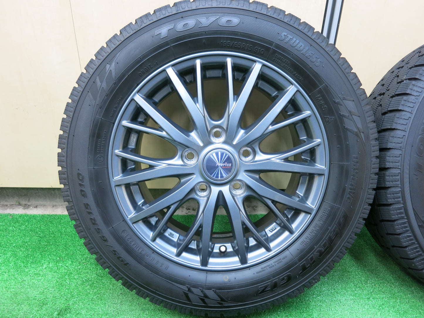 [送料無料]バリ溝！21年！キレイ！ほぼ10分★スタッドレス 195/65R15 トーヨー オブザーブ ガリット GIZ ravrion RM01 ラブリオン PCD114.3/5H★3011603ヒス