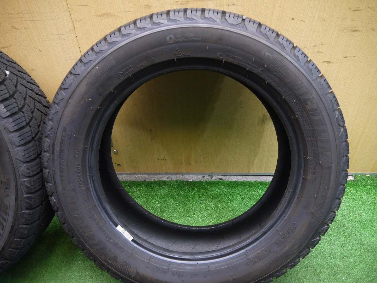 [送料無料]ほぼ未使用！21年！超バリ溝★スタッドレス 195/60R16 ミシュラン X-ICE SNOW タイヤ 16インチ セレナ プリウス インプレッサ 等★2123008クスタ