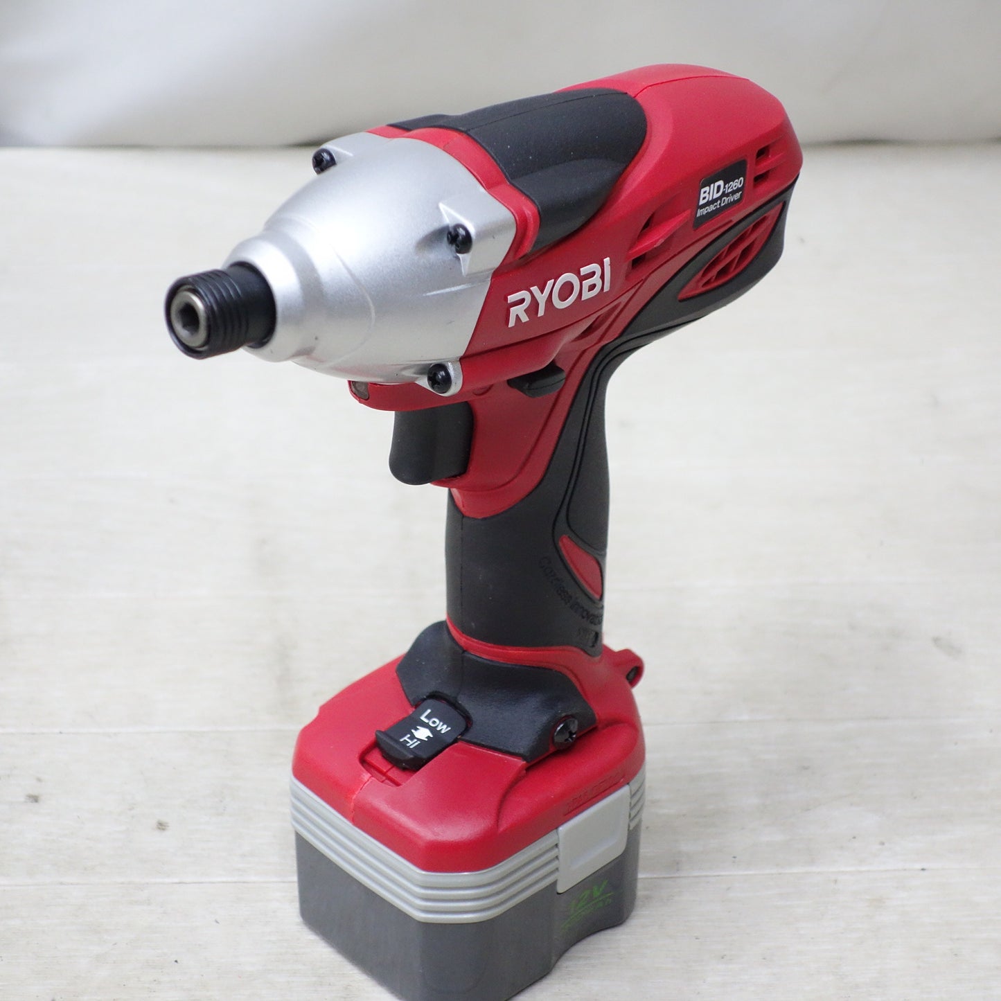[送料無料] キレイ◆RYOBI リョービ 京セラ 充電式インパクトドライバ BID-1260 12V バッテリー2個 充電器付き 電動工具◆