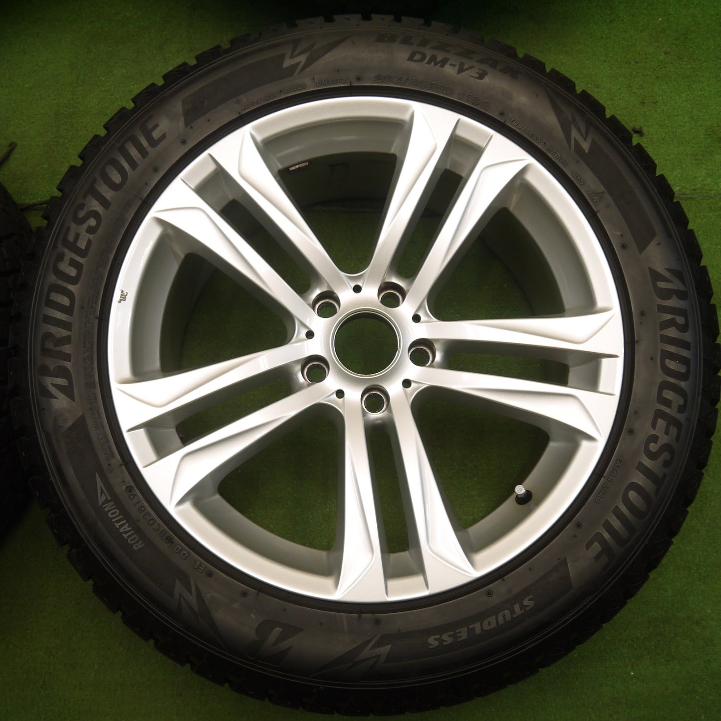 [送料無料]バリ溝！19年！キレイ！9.5分以上★BMW 等 MAK 265/50R19 スタッドレス ブリヂストン ブリザック DM-V3 19インチ PCD120/5H★3041202クス