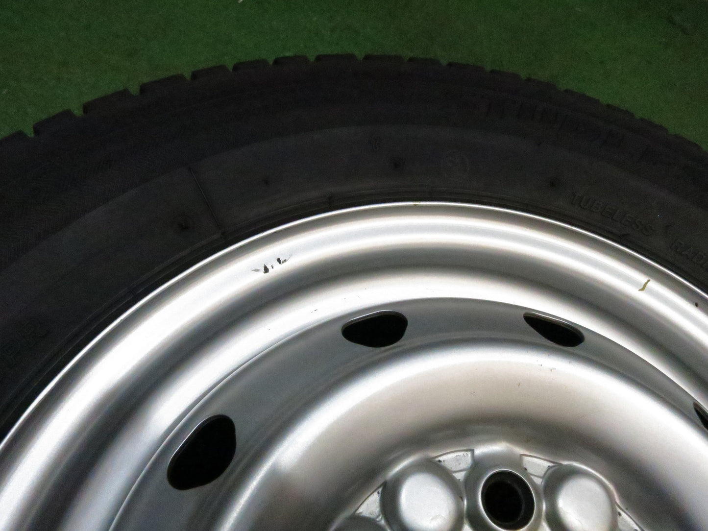 [送料無料]バリ溝！20年！キレイ！8.5分★スタッドレス 145R12 ブリヂストン W300 TOPY スチール ホイール 12インチ PCD100/4H★3022701Hス