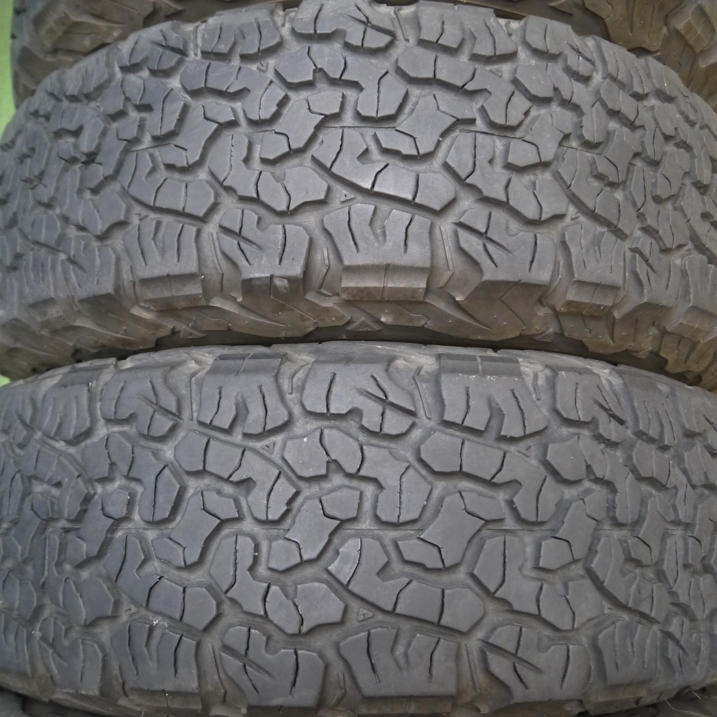 [送料無料]バリ溝！キレイ！9.5分★MKW MK-56 215/70R16 100/97R ホワイトレター BFグッドリッチ All-Terrain T/A KO2 16インチ PCD114.3/5H★3091504Hノ
