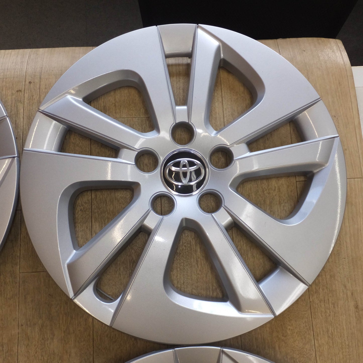 [送料無料]美品★トヨタ TOYOTA 純正 プリウス ZVW50 ZVW51 ホイールキャップ 15インチ 4枚 セット★