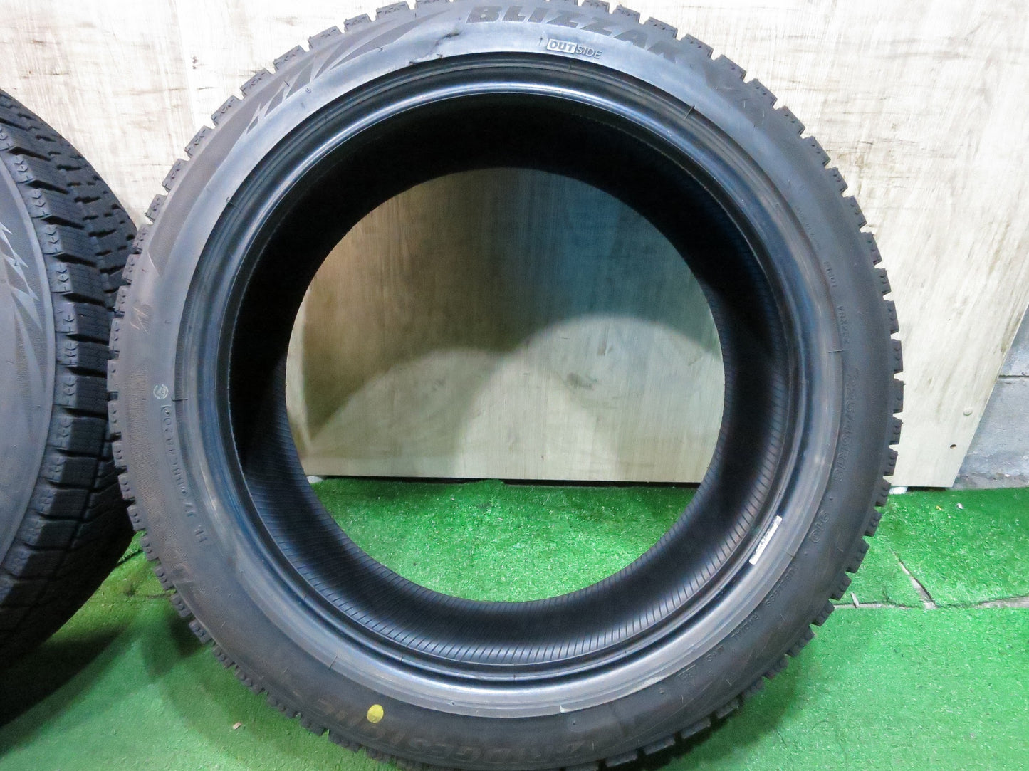 [送料無料]バリ溝！20年！9.5分★スタッドレス 225/45R18 ブリヂストン ブリザック VRX2 タイヤ 18インチ クラウン マークX プリウスα 等★2122806Hスタ