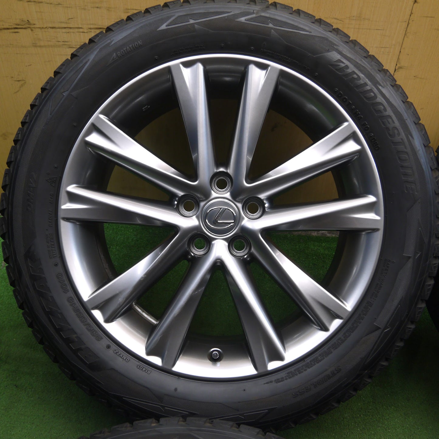 [送料無料]バリ溝！キレイ！8.5分★レクサス 10系 RX Fスポーツ 純正 235/55R19 スタッドレス ブリヂストン ブリザック DM-V2 19インチ PCD114.3/5H★3070704クス