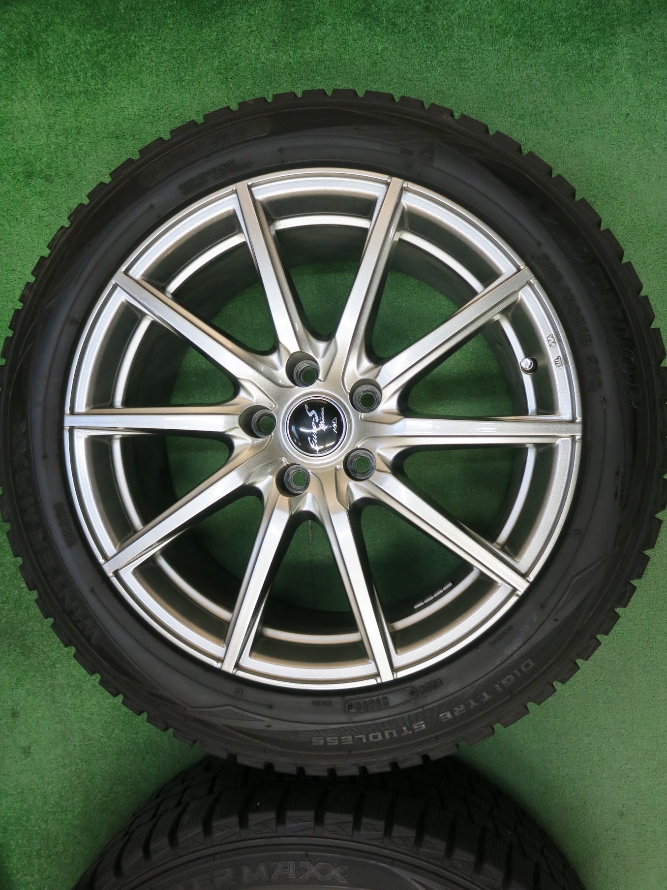 [送料無料]バリ溝！19年！キレイ！9.5分以上★スタッドレス 235/50R18 ダンロップ ウインターマックス WM01 Euro-S Stream MiD マルカ PCD114.3/5H★3022804ヒス