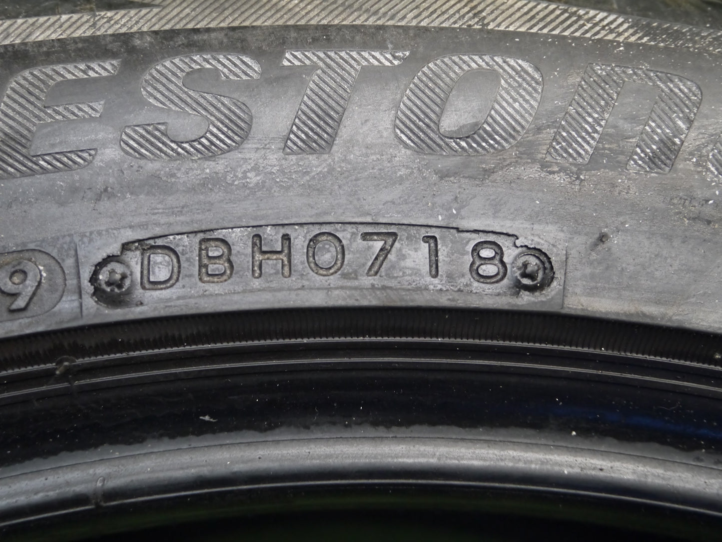 [送料無料]バリ溝！9.5分★スタッドレス 285/45R22 ブリヂストン ブリザック DM-V2 タイヤ 22インチ ベンツG レクサスLX ランクル エスカレード 等★3022503ナスタ