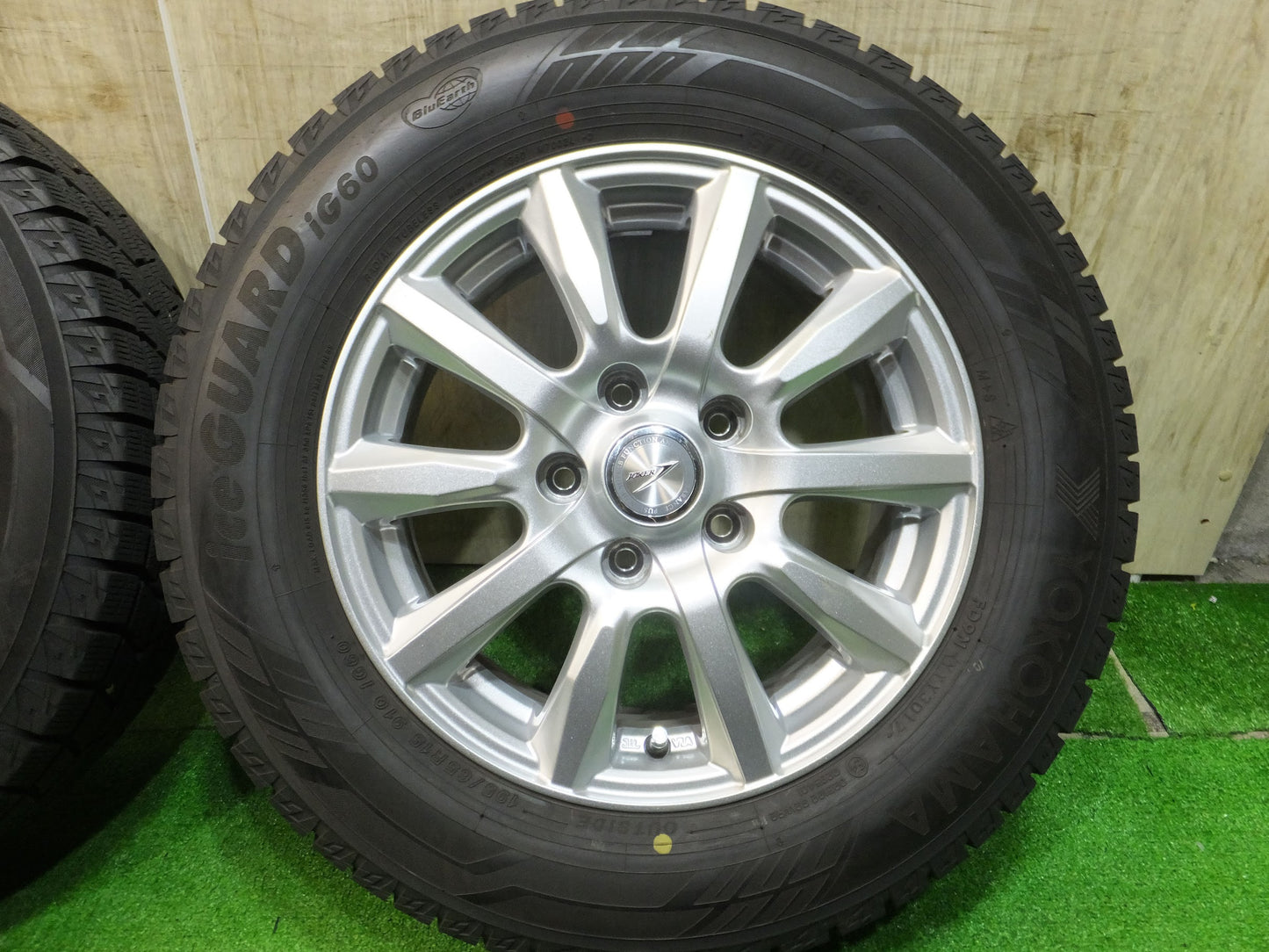 [送料無料]超バリ溝！キレイ！9.5分以上★スタッドレス 195/65R15 ヨコハマ アイスガード iG60 JOKER ジョーカー 15インチ PCD114.3/5H★2080816Hス