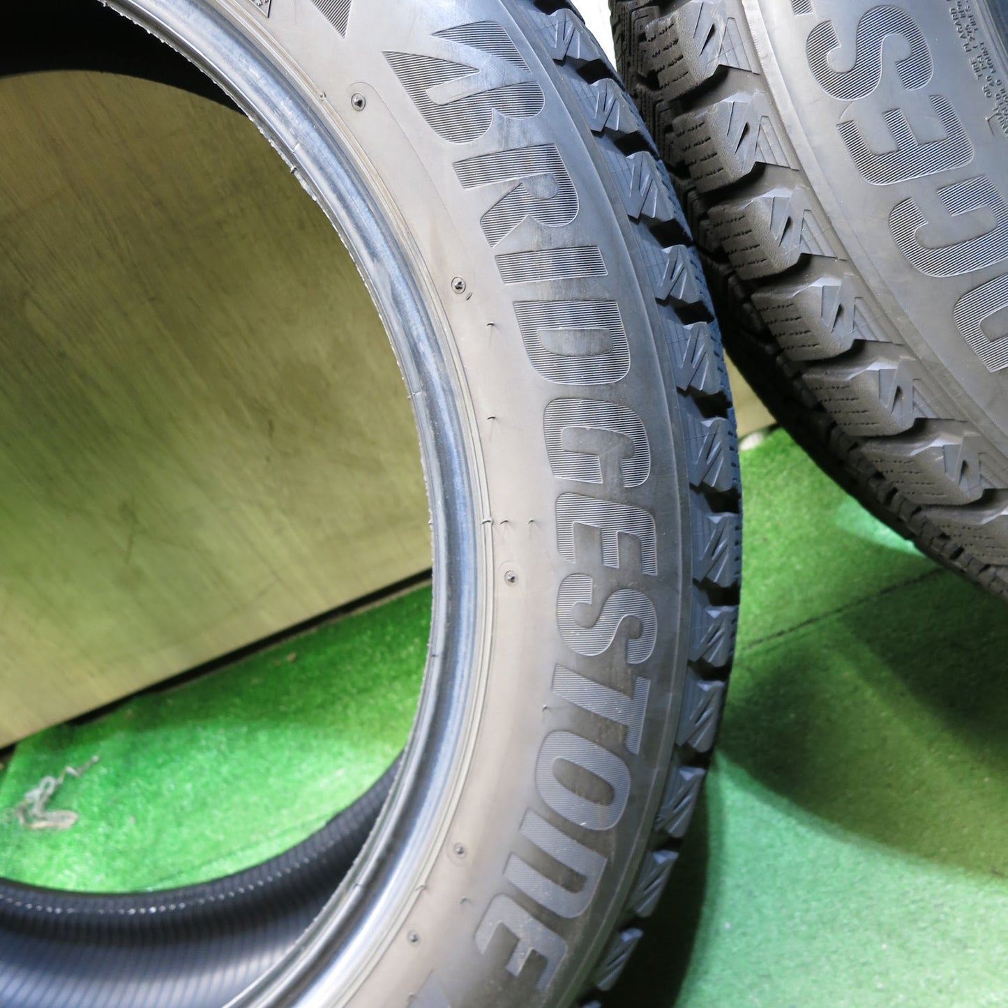 [送料無料]バリ溝！20年！9分★スタッドレス 235/55R20 ブリヂストン ブリザック DM-V3 タイヤ 20インチ レクサス RX ムラーノ 等★3040508Hスタ