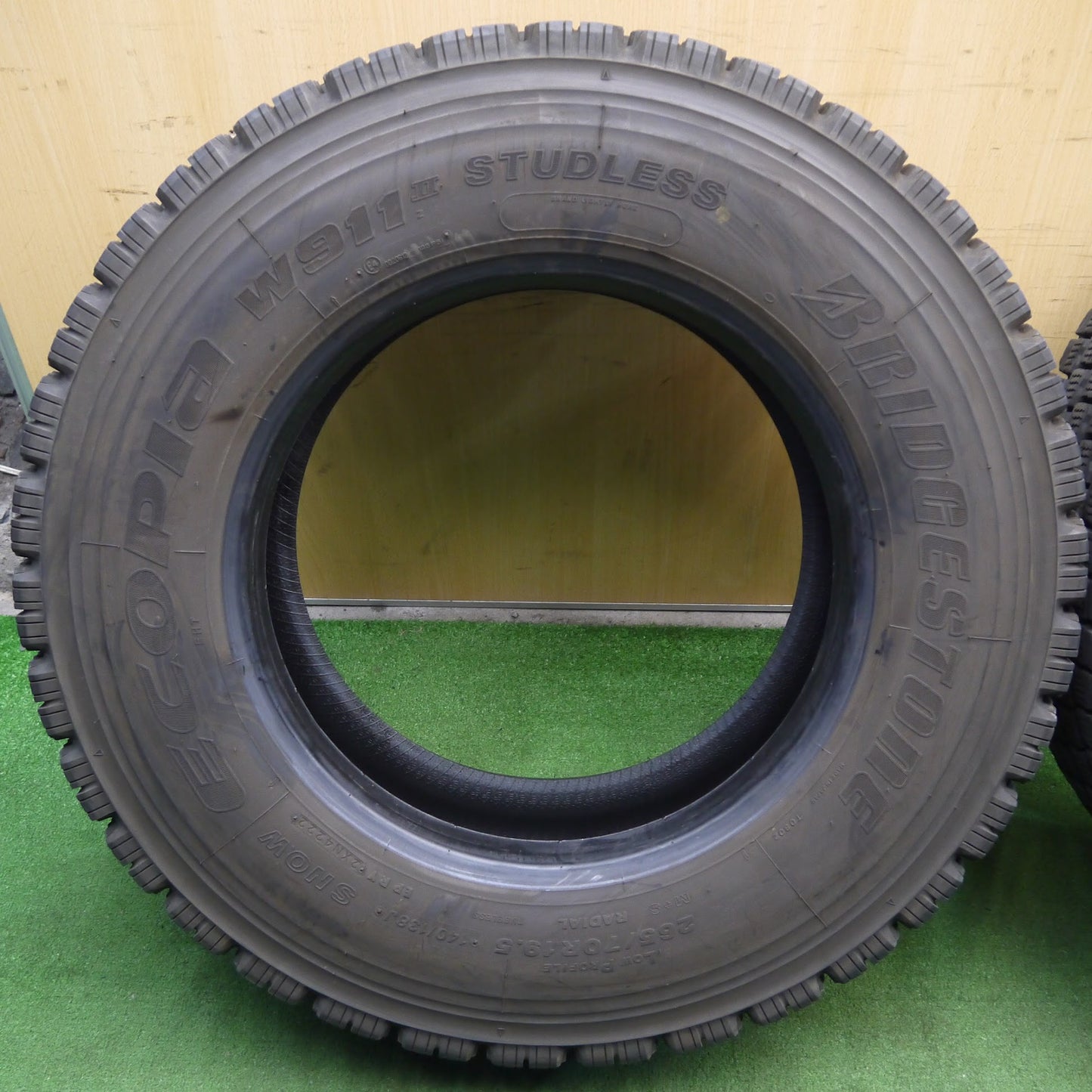 [送料無料]バリ溝！22年！9分★トラック タイヤ 265/70R19.5 140/138J スタッドレス ブリヂストン エコピア W911Ⅱ 19.5インチ★3041103クスタ