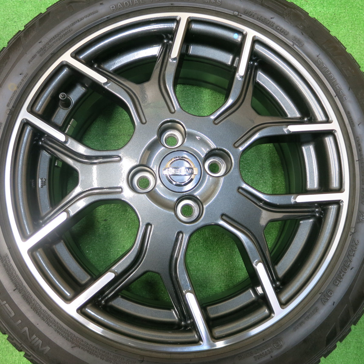 *送料無料*バリ溝！キレイ！9分★日産 E12 ノート ニスモ 純正 205/50R16 スタッドレス モモ NORTH POLE W-2 16インチ PCD100/4H★3120506イス