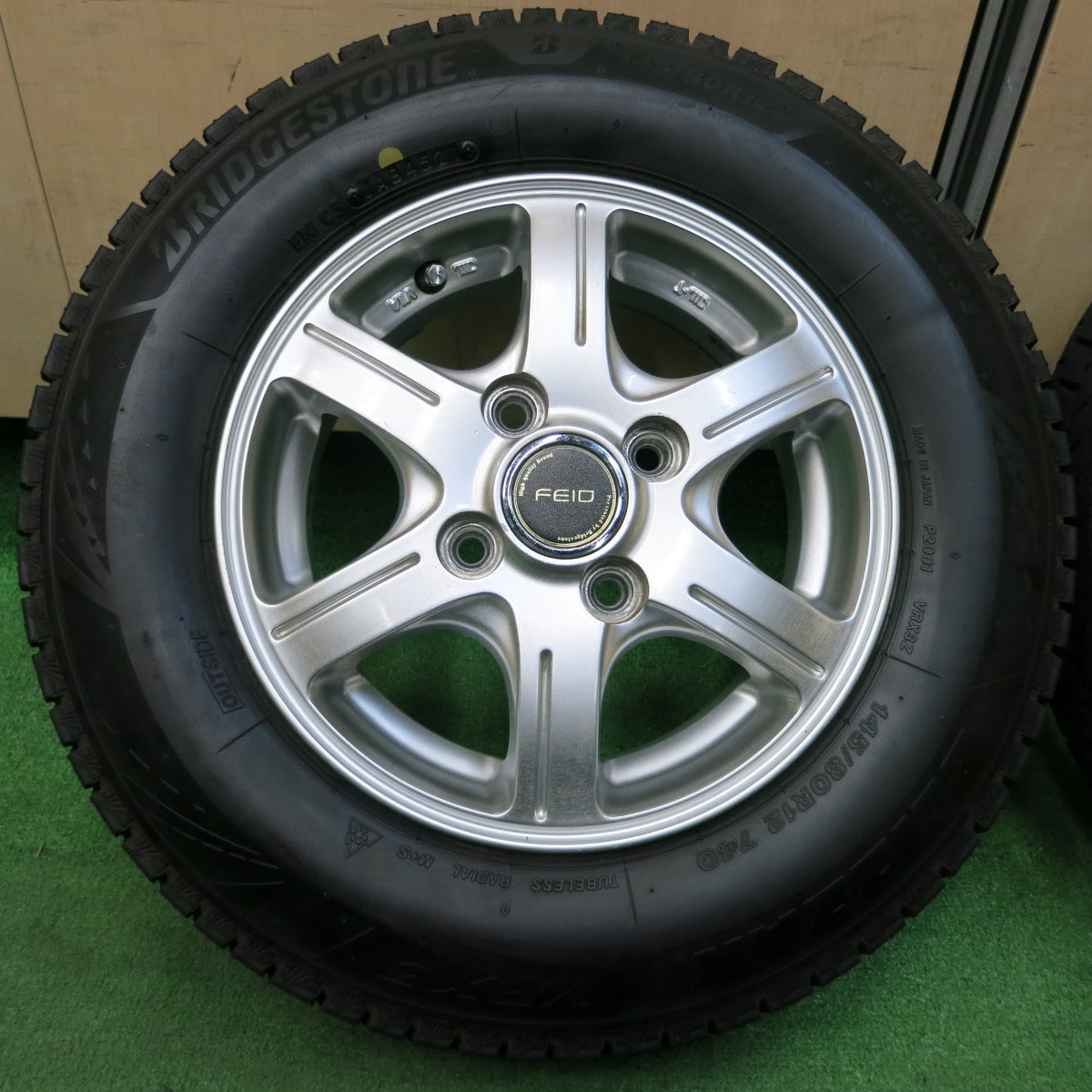 *送料無料*バリ溝！21年！8.5分★スタッドレス 145/80R12 ブリヂストン ブリザック VRX3 FEID 社外 アルミ 12インチ PCD100/4H★4011704イス