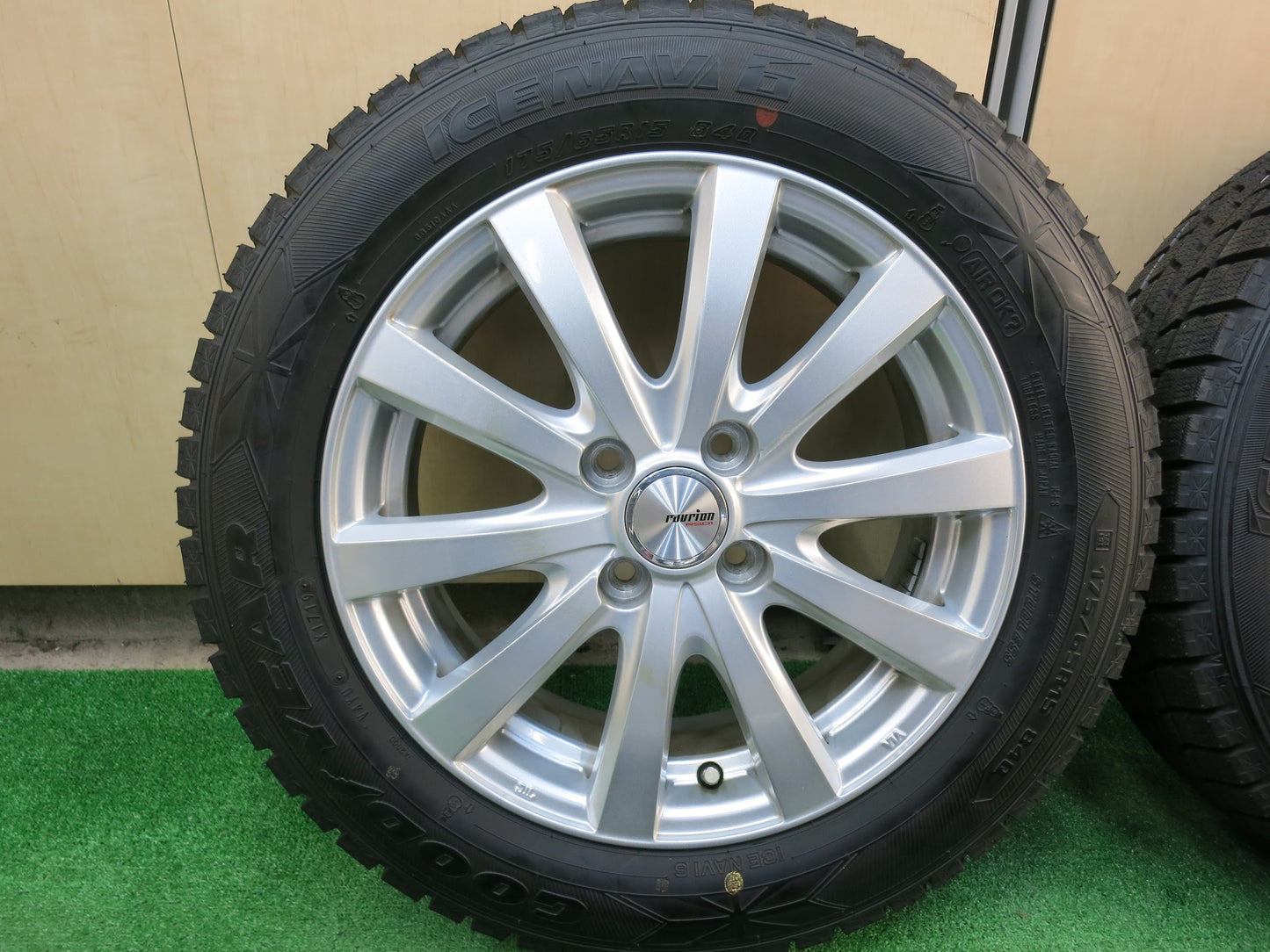 [送料無料]超バリ溝！19年！キレイ！ほぼ10分★スタッドレス 175/65R15 グッドイヤー アイスナビ6 ravrion RS01 ラブリオン 15インチ PCD100/4H★3022203ヒス