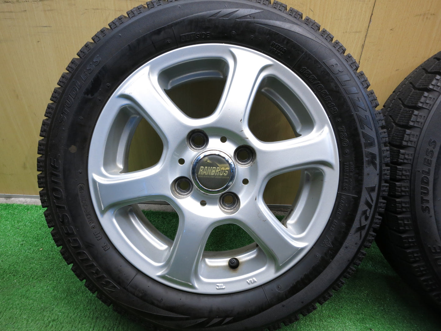 [送料無料]バリ溝！18年！8.5分★スタッドレス 155/65R13 ブリヂストン ブリザック VRX RANBROS 社外 アルミ 13インチ PCD100/4H★2111402Hス