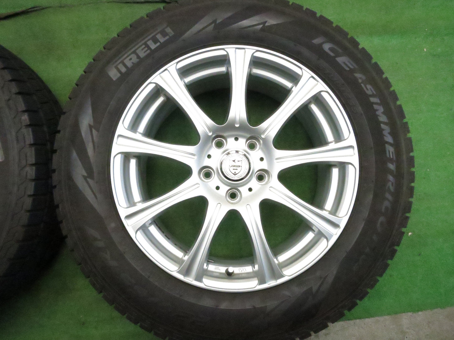 [送料無料]バリ溝！19年！キレイ！8.5分★スタッドレス 225/65R17 ピレリ アイスアシンメトリコ プラス JOKER ジョーカー 17インチ PCD114.3/5H★3021405Hス
