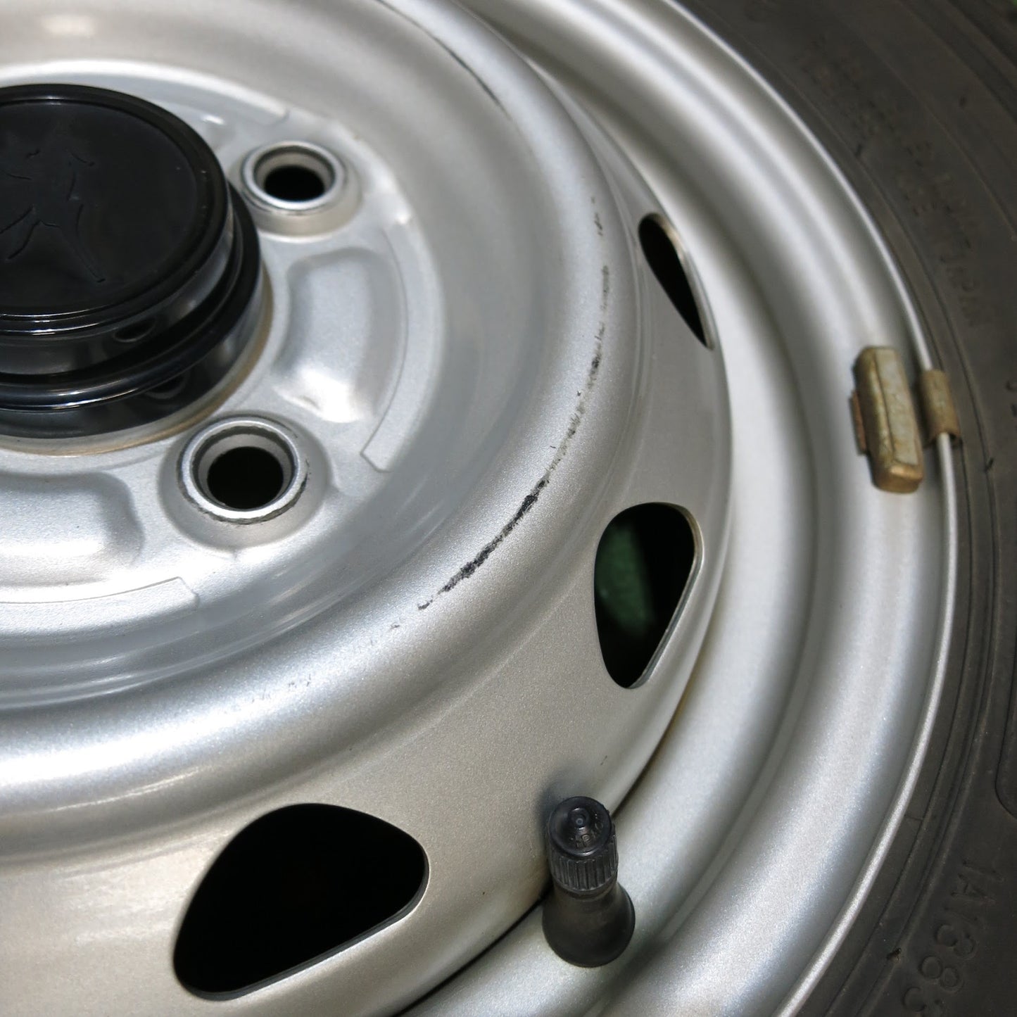 [送料無料]バリ溝！19年！キレイ！9.5分★スタッドレス 145R12 6PR グッドイヤー アイスナビ カーゴ スチール ホイール 12インチ PCD100/4H★3062110Hス