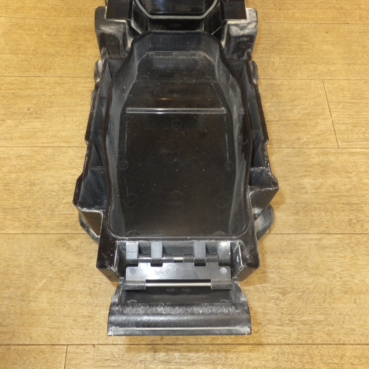 [送料無料]★マキタ makita 充電式ラジオ MR108 本体のみ　入力 DC 7.2-18V DC IN 12V/1.2A 14.4-18V 7.2-10.8V 10.8V★