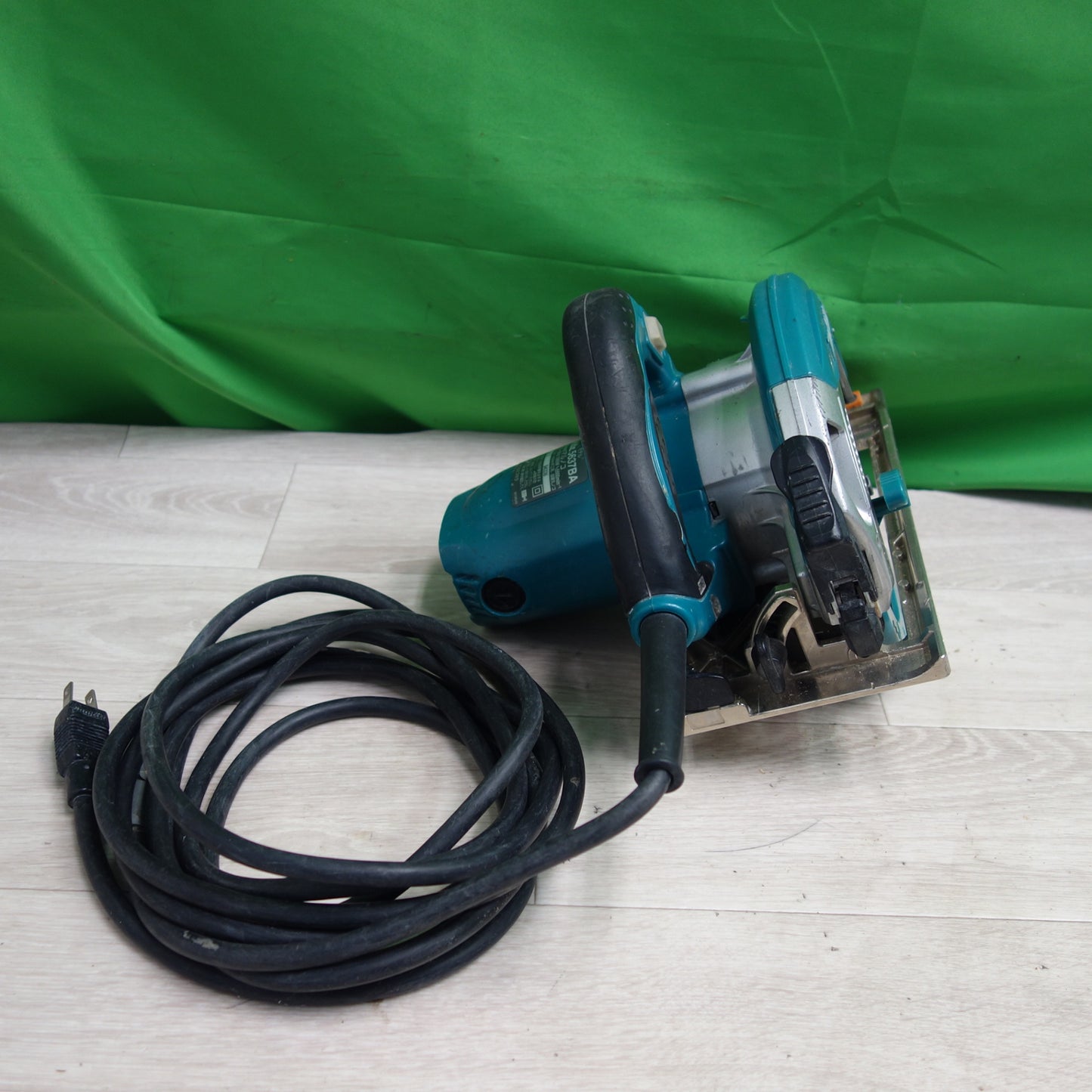 [送料無料] ☆makita マキタ 5637BA 165mm マルノコ 丸ノコ 丸のこ 電動 工具 切断  木工 DIY☆
