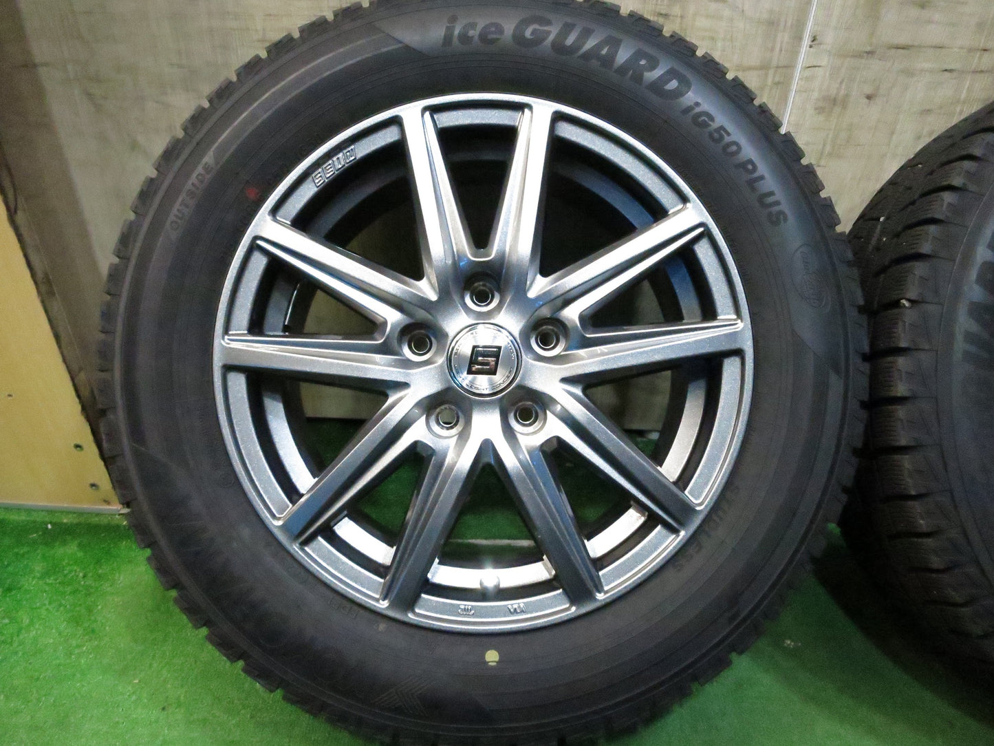[送料無料]バリ溝！19年！キレイ！9.5分★スタッドレス 215/60R16 ヨコハマ アイスガード iG50 プラス SEIN ザイン 16インチ PCD114.3/5H★3011101Hス