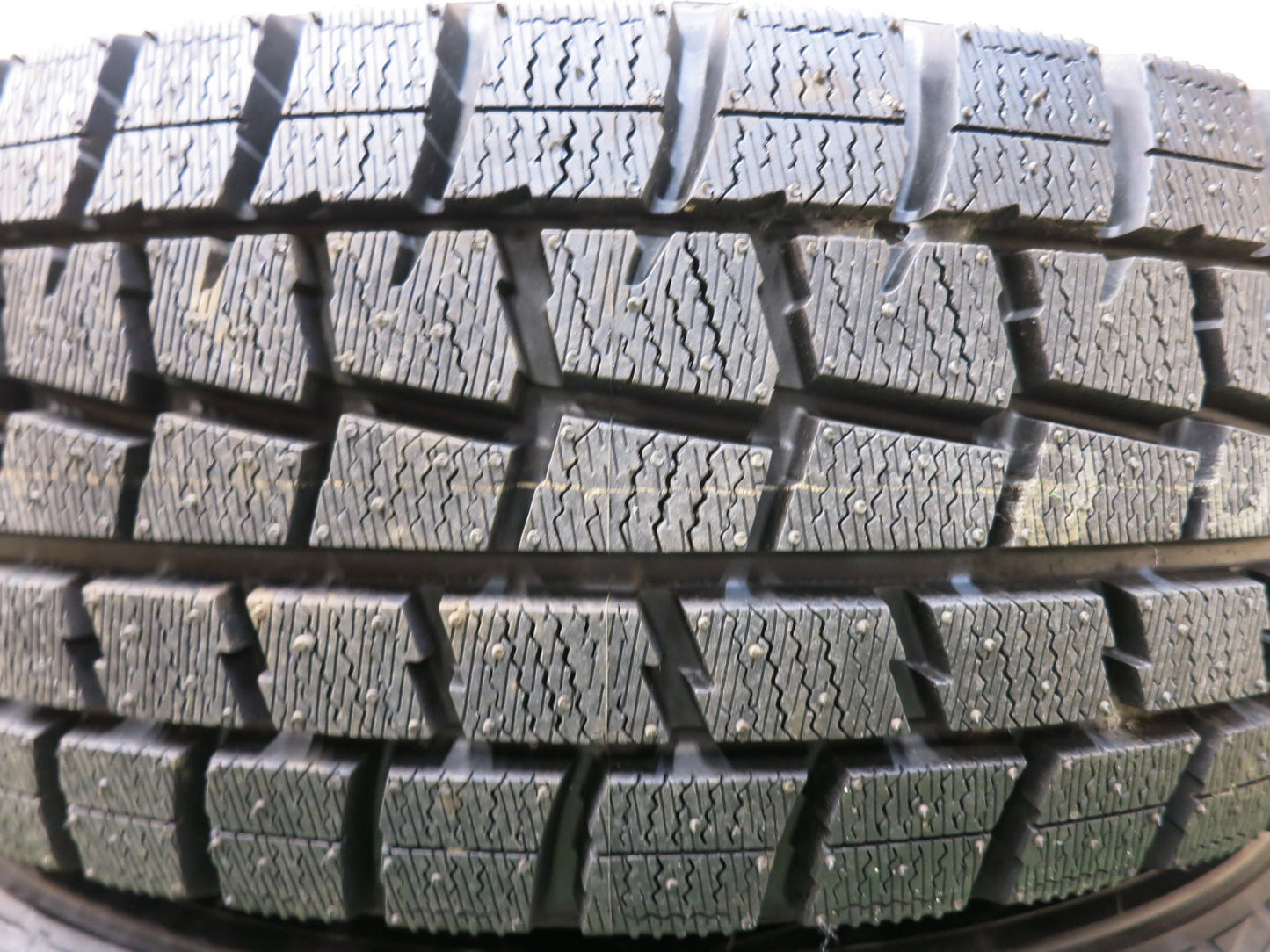 [送料無料]タイヤほぼ未使用！キレイ★スタッドレス 185/70R14 ダンロップ ウインターマックス WM01 RACING FORCE RF 14インチ PCD100/4H★2122808ヒス
