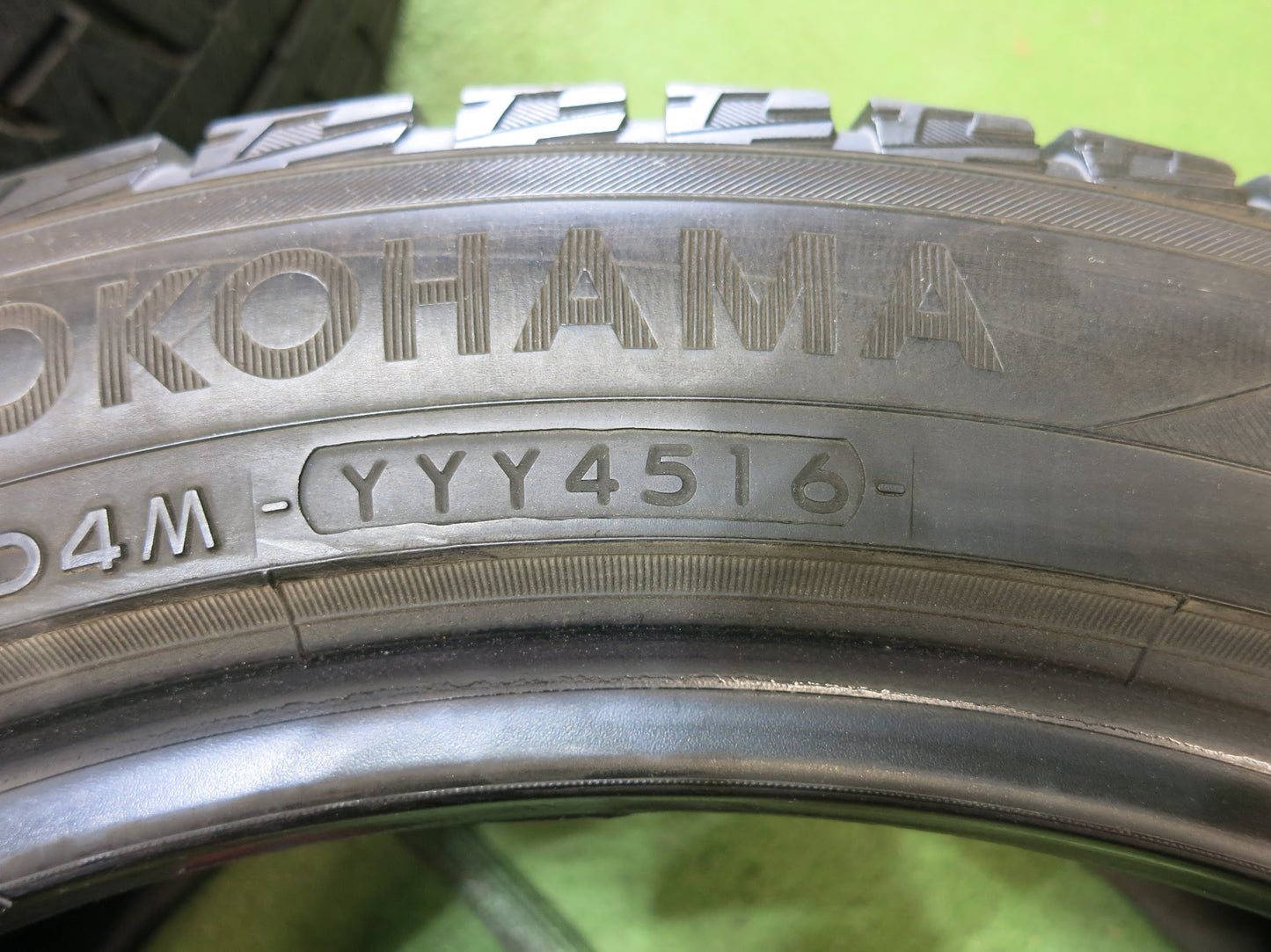 [送料無料]バリ溝！9.5分★スタッドレス 215/50R17 ヨコハマ アイスガード iG50 プラス タイヤ 17インチ レヴォーグ プリウスα アテンザ 等★2061005Hスタ