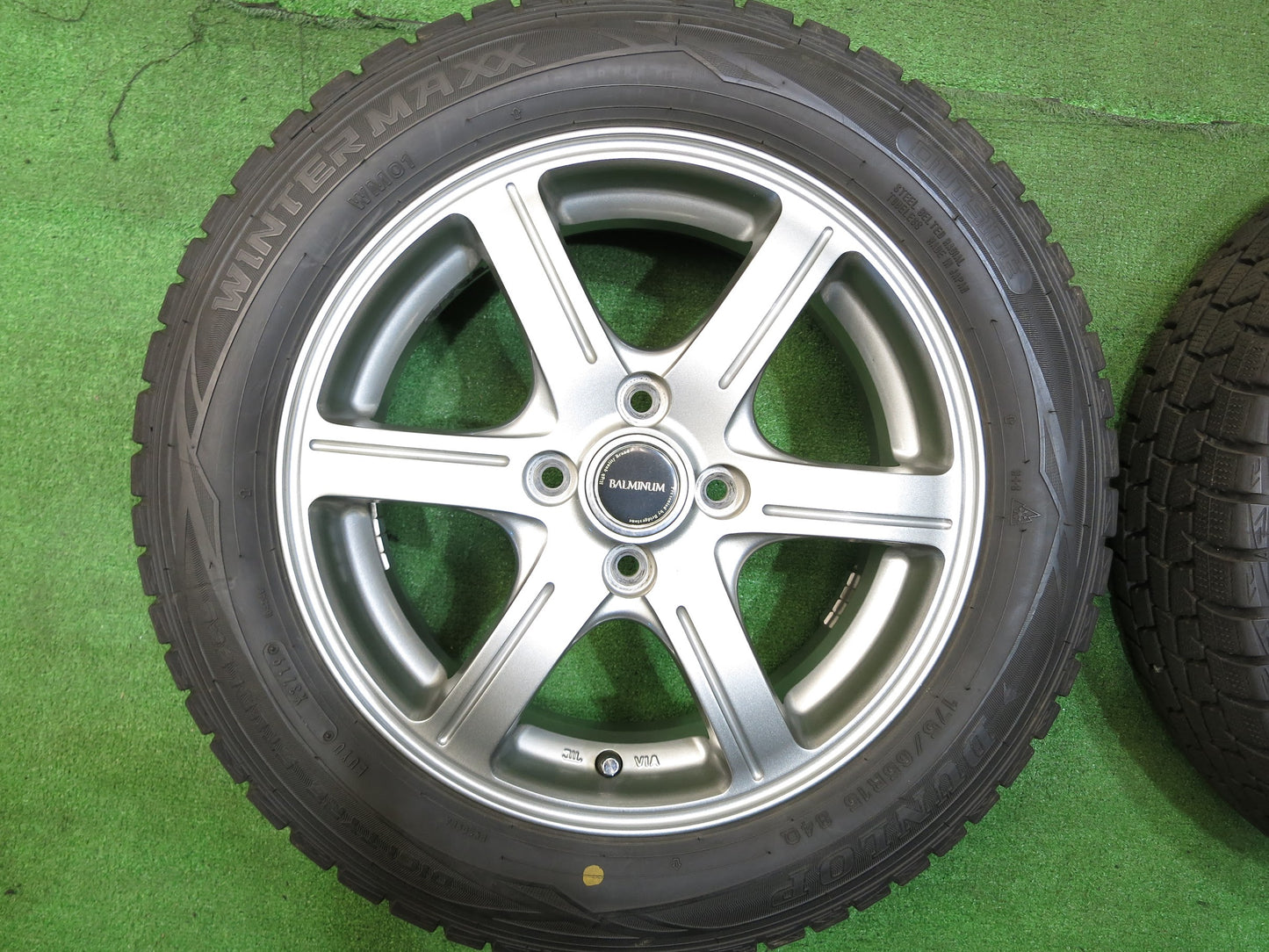 [送料無料]バリ溝！19年！キレイ！9.5分★スタッドレス 175/65R15 ダンロップ ウインターマックス WM01 BALMINUM バルミナ 15インチ PCD100/4H★2102608Hス