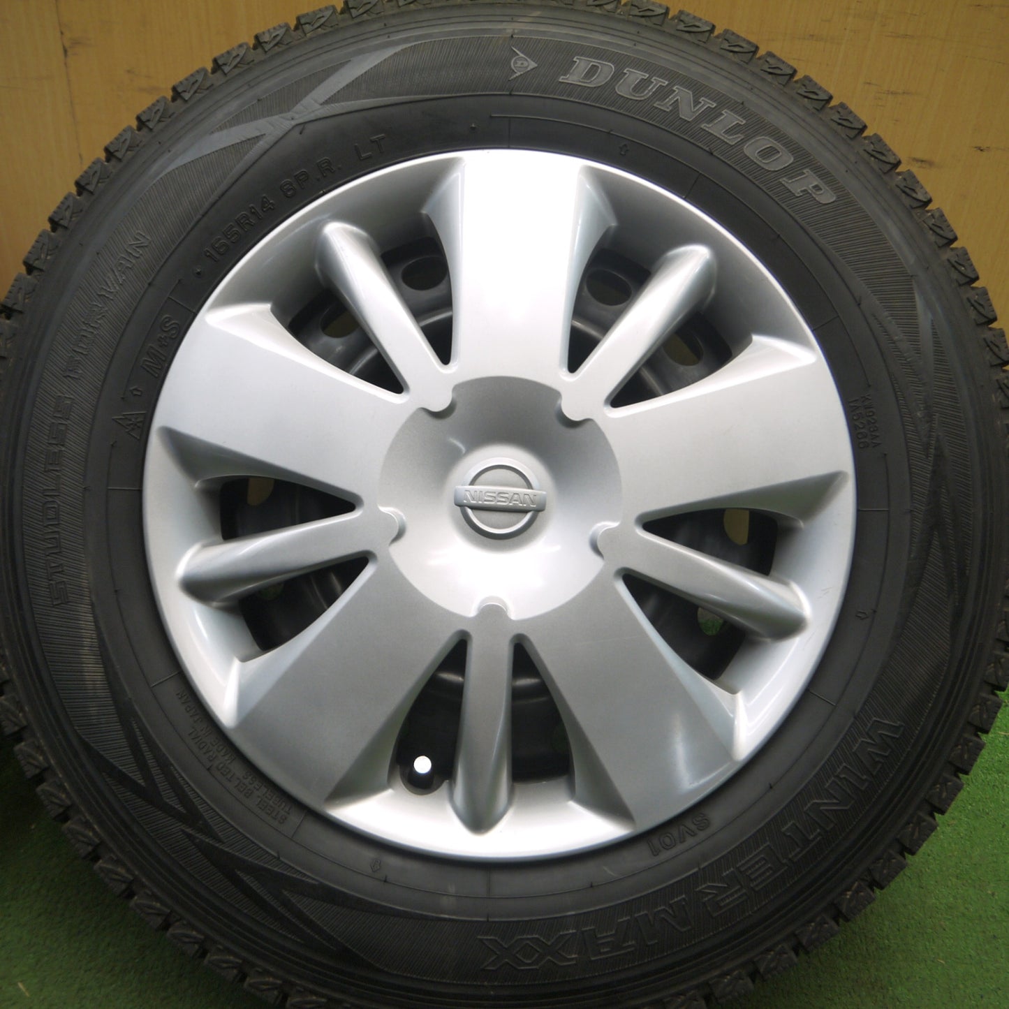 *送料無料* バリ溝！9.5分★日産 NV200 バネット 純正 スチール 165R14 8PR スタッドレス ダンロップ ウインターマックス SV01 14インチ PCD114.3/4H★4021313Hス