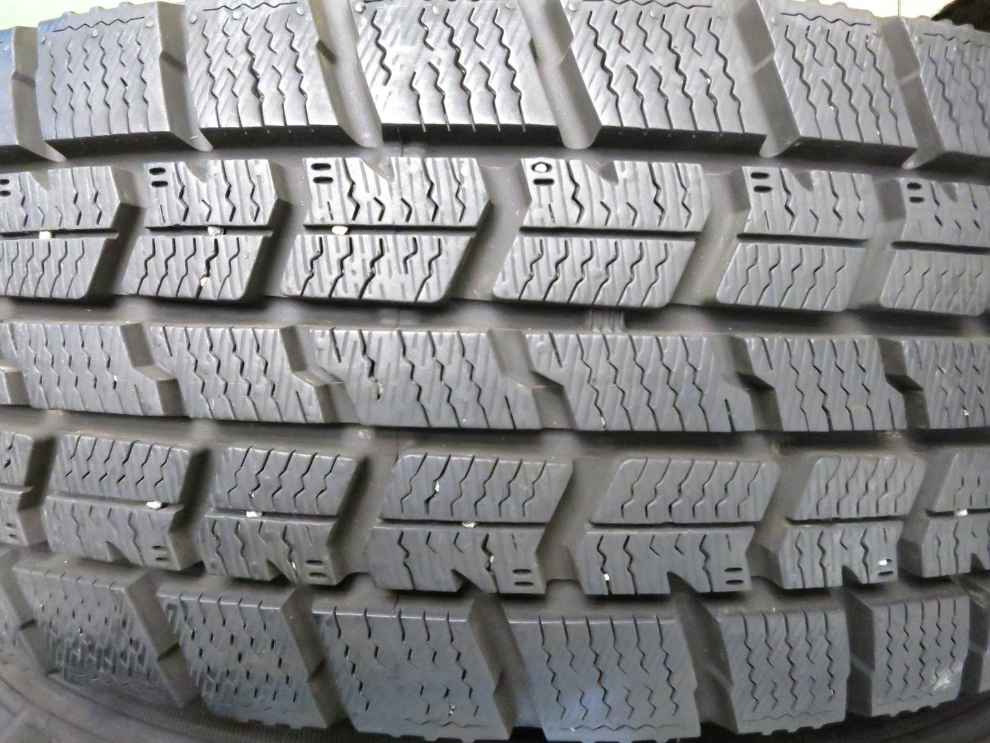 [送料無料]バリ溝！21年！キレイ！ほぼ10分★スタッドレス 165/70R14 グッドイヤー アイスナビ7 ravrion RS01 ラブリオン 14インチ PCD100/4H★3011605Hス