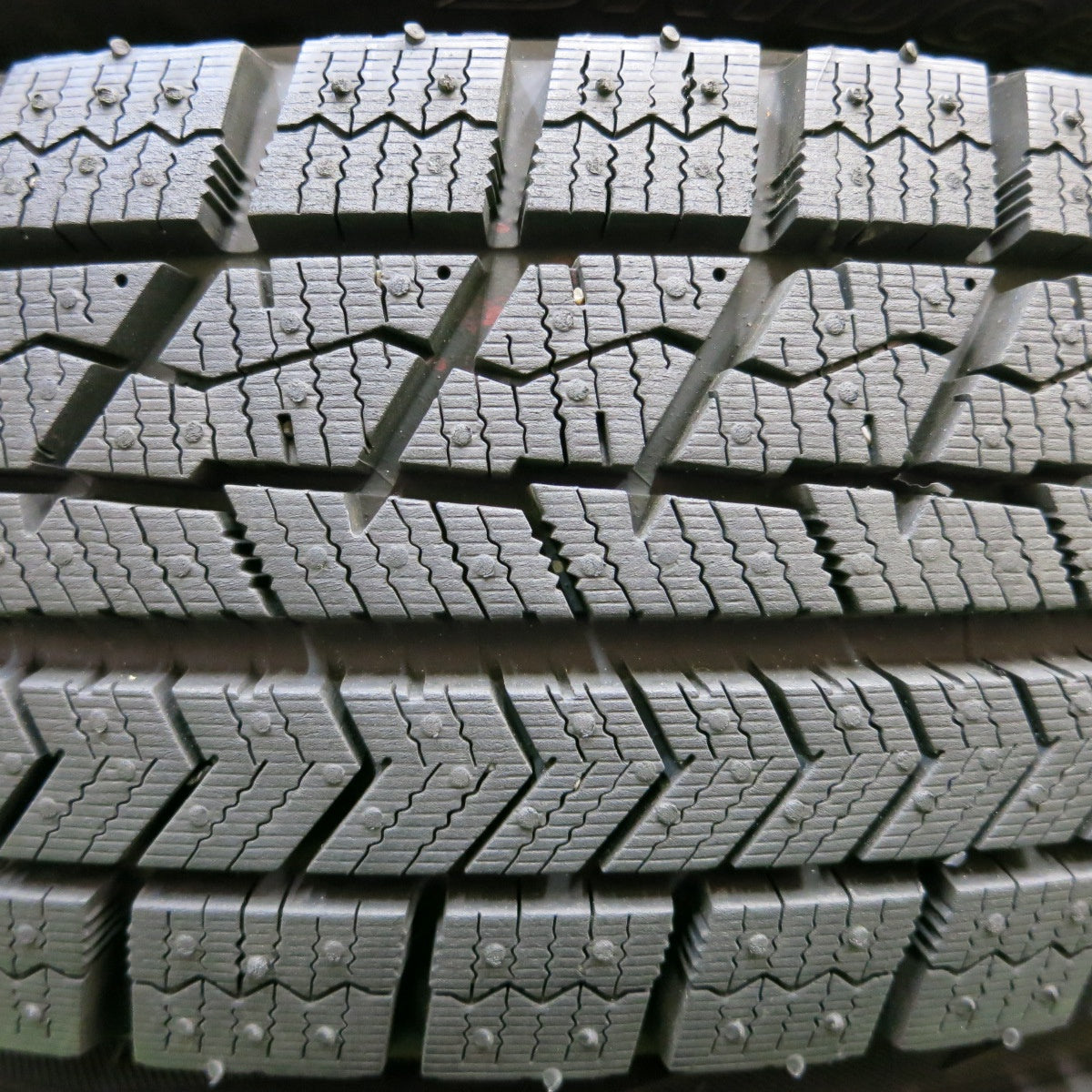 *送料無料*バリ溝！ほぼ10分★スタッドレス 145/80R13 ブリヂストン ブリザック VRX FINAL MIND ファイナルマインド 13インチ PCD100/4H★4012910イス