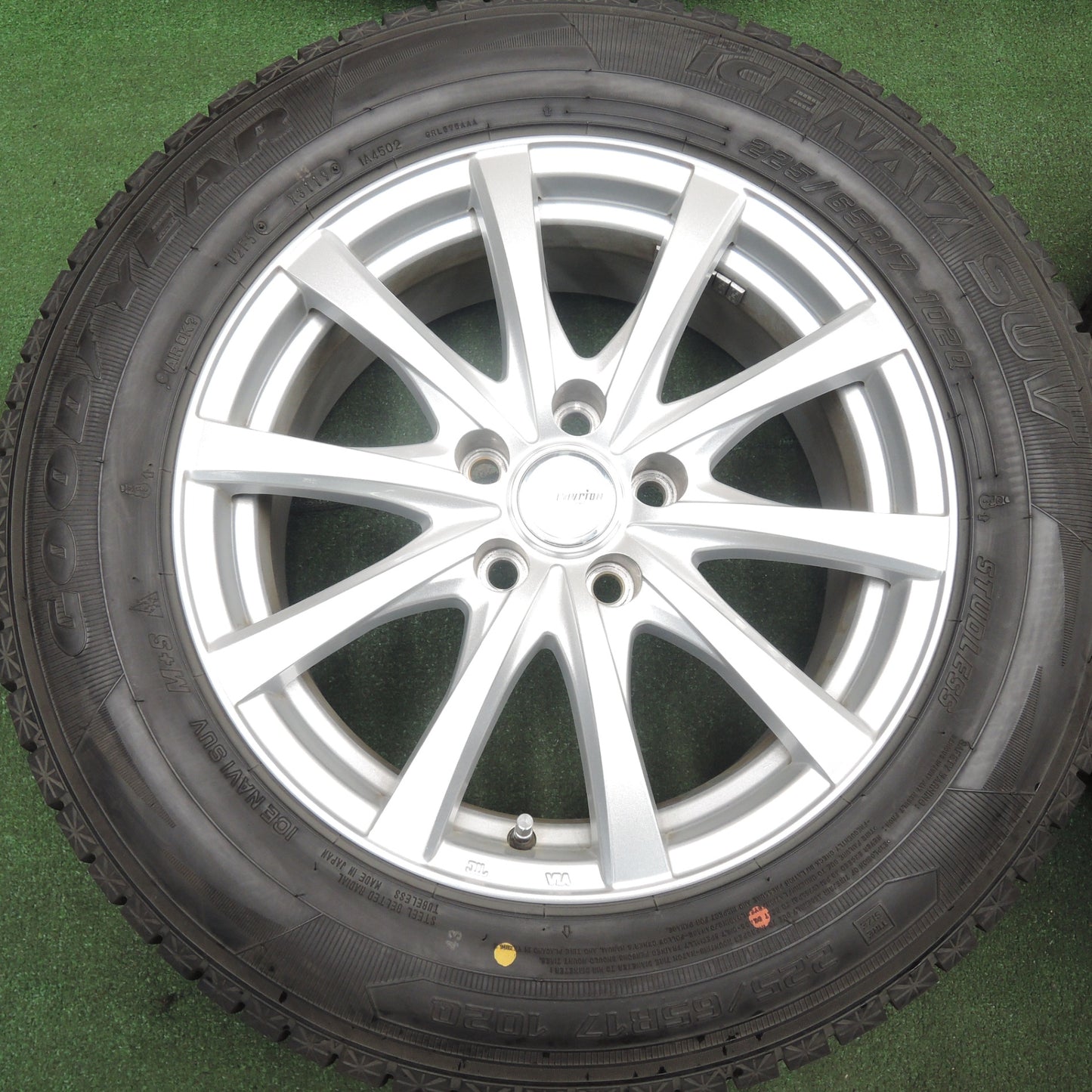 *送料無料* バリ溝！キレイ！9.5分以上★スタッドレス 225/65R17 グッドイヤー アイスナビ SUV ravrion RS01 17インチ PCD114.3/5H★4030203HAス