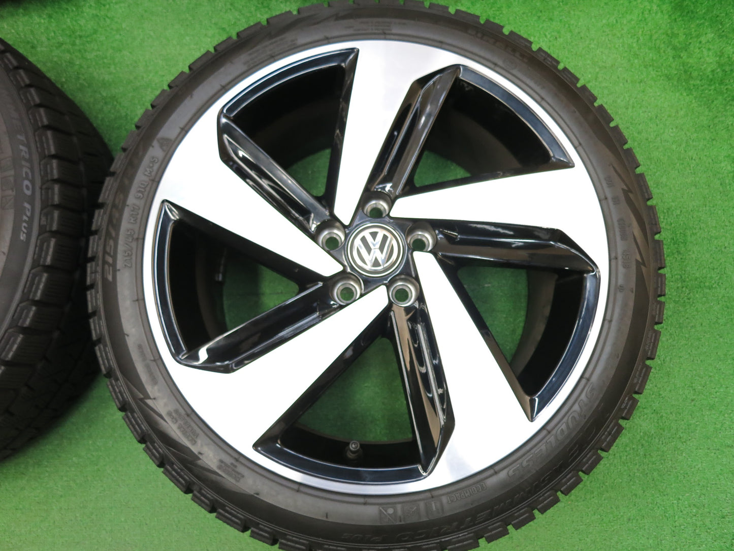 [送料無料]キレイ！18年★ワーゲン ポロ GTI 純正 215/45R17 スタッドレス ピレリ アイスアシンメトリコ プラス 17インチ PCD100/5H★2120303ヒス