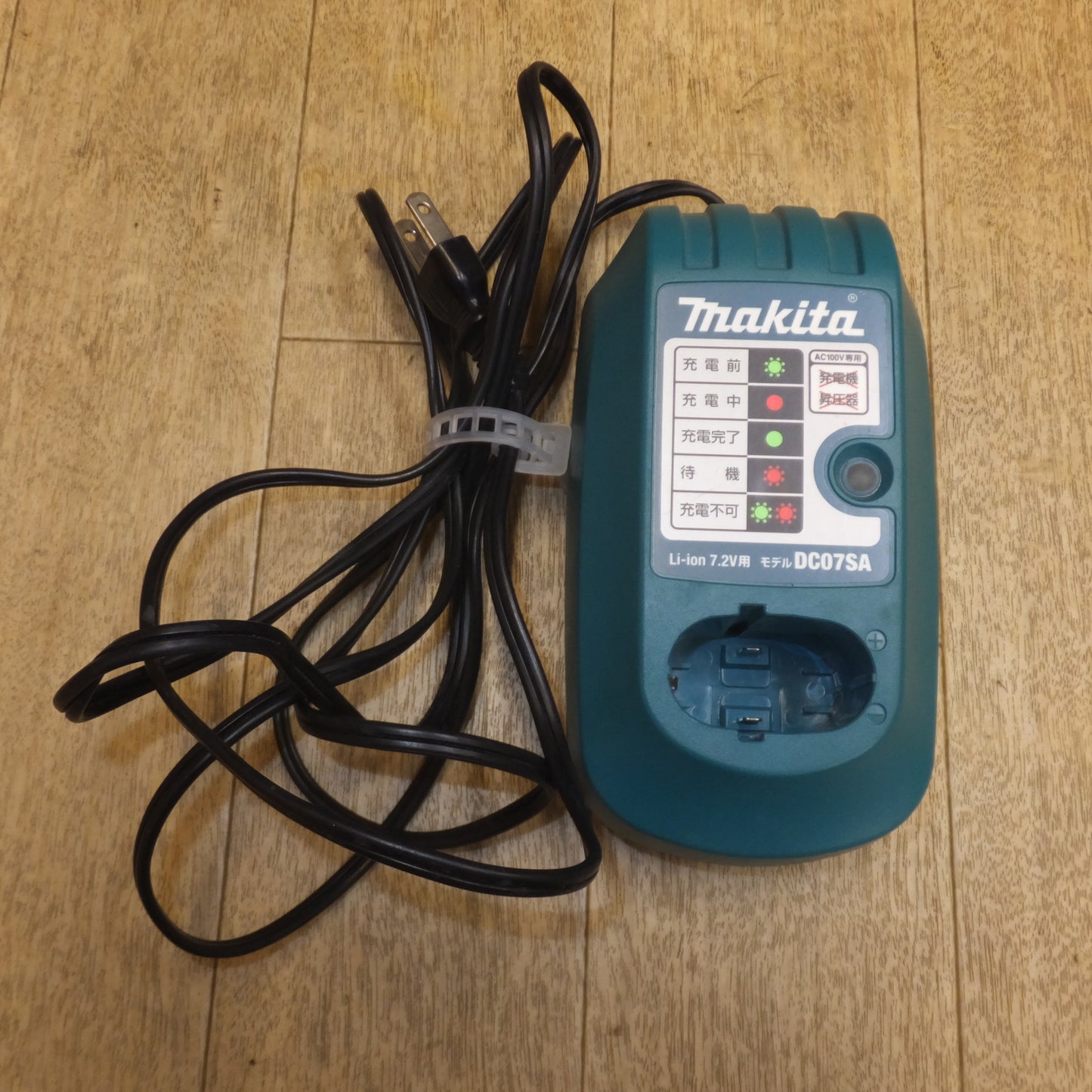 [送料無料]現状品★マキタ makita 充電式ペンドライバドリル DF010D　充電器 DC07SA　セット　バッテリ無し★