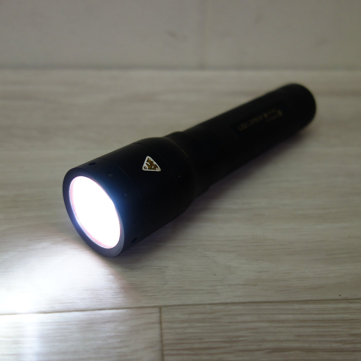 [送料無料] キレイ☆LEDLENSER フラッシュライト P7R レッドレンザー LED 懐中電灯☆