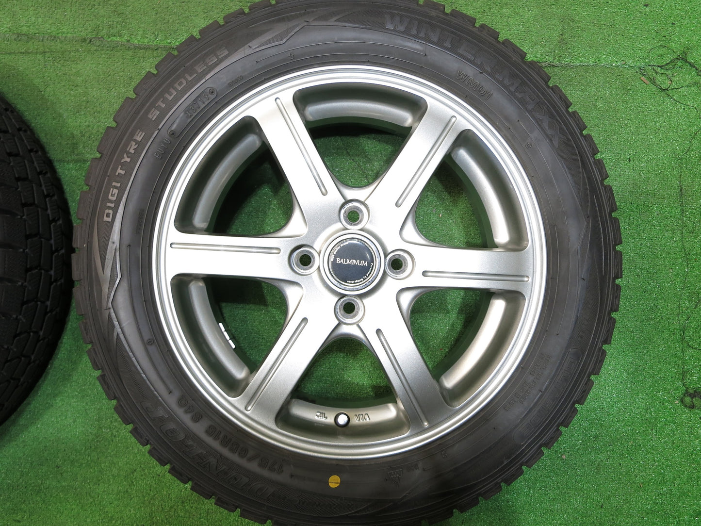 [送料無料]バリ溝！19年！キレイ！9.5分★スタッドレス 175/65R15 ダンロップ ウインターマックス WM01 BALMINUM バルミナ 15インチ PCD100/4H★2102608Hス