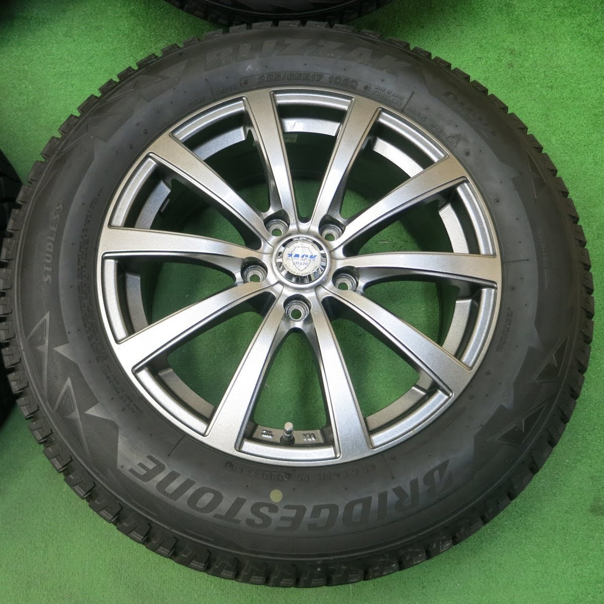 [送料無料]バリ溝！キレイ！9.5分★スタッドレス 225/65R17 ブリヂストン ブリザック DM-V2 ZACK JP-110 MONZA ザック 17インチ PCD114.3/5H★3061303イス