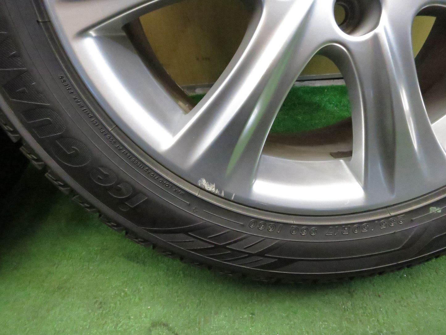 [送料無料]バリ溝！9.5分★トヨタ クラウン マジェスタ 純正 235/50R17 スタッドレス ヨコハマ アイスガード iG60 17インチ PCD114.3/5H★3021404Hス