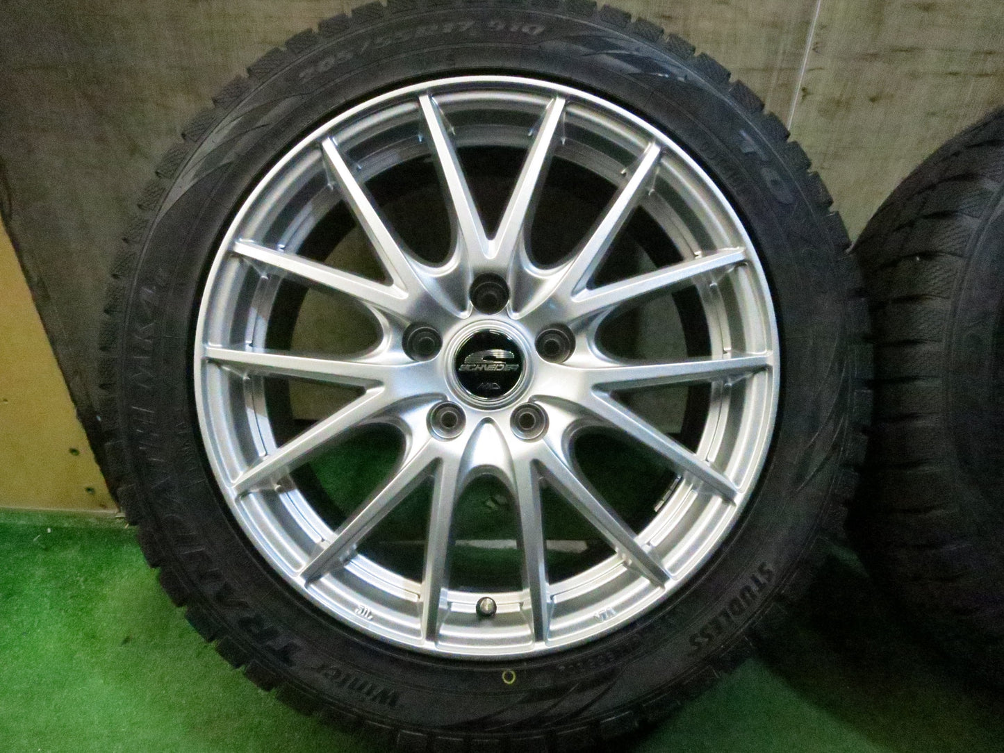 [送料無料]ほぼ未使用！20年★スタッドレス 205/55R17 トーヨー ウインター トランパス MK4α SCHNEIDER MiD シュナイダー 17インチ PCD114.3/5H★3030701Hス