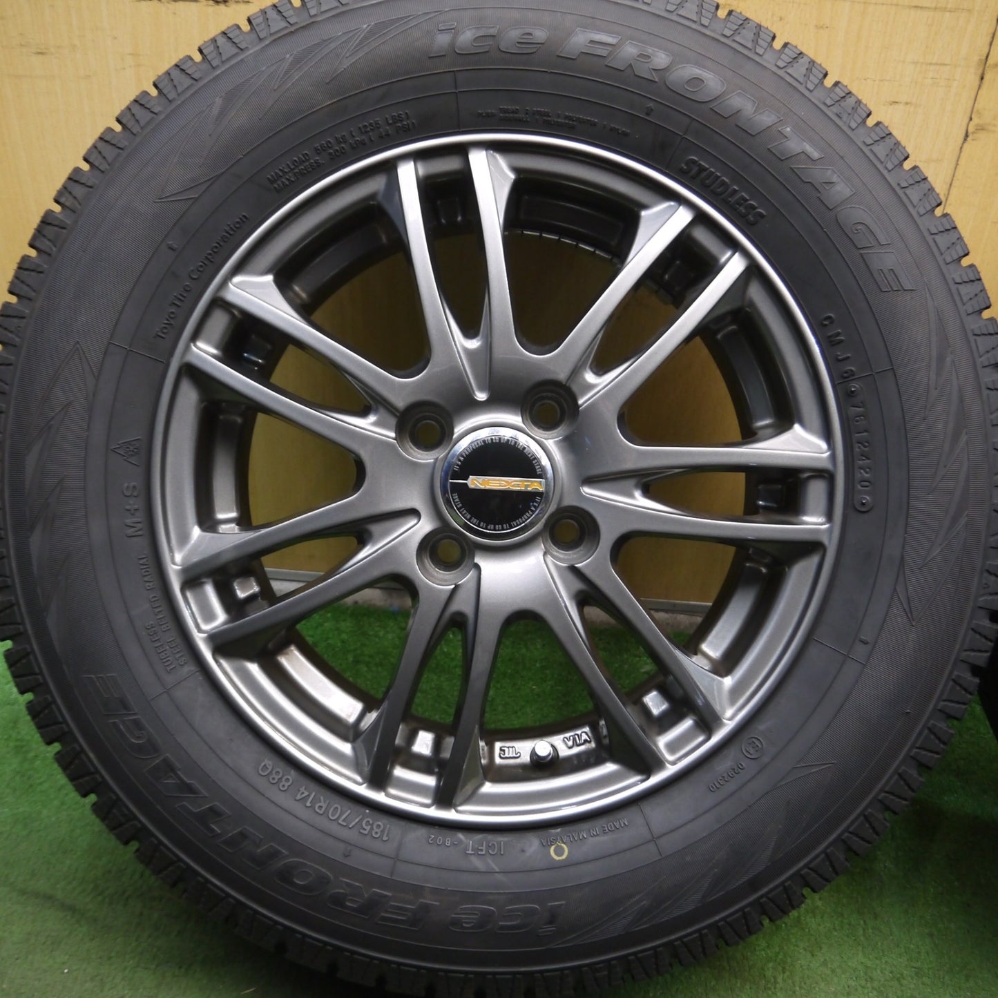 *送料無料*超バリ溝！キレイ！ほぼ10分★スタッドレス 185/70R14 アイスフロンテージ NEXTA ネクスタ 14インチ PCD100/4H★4013005Hス